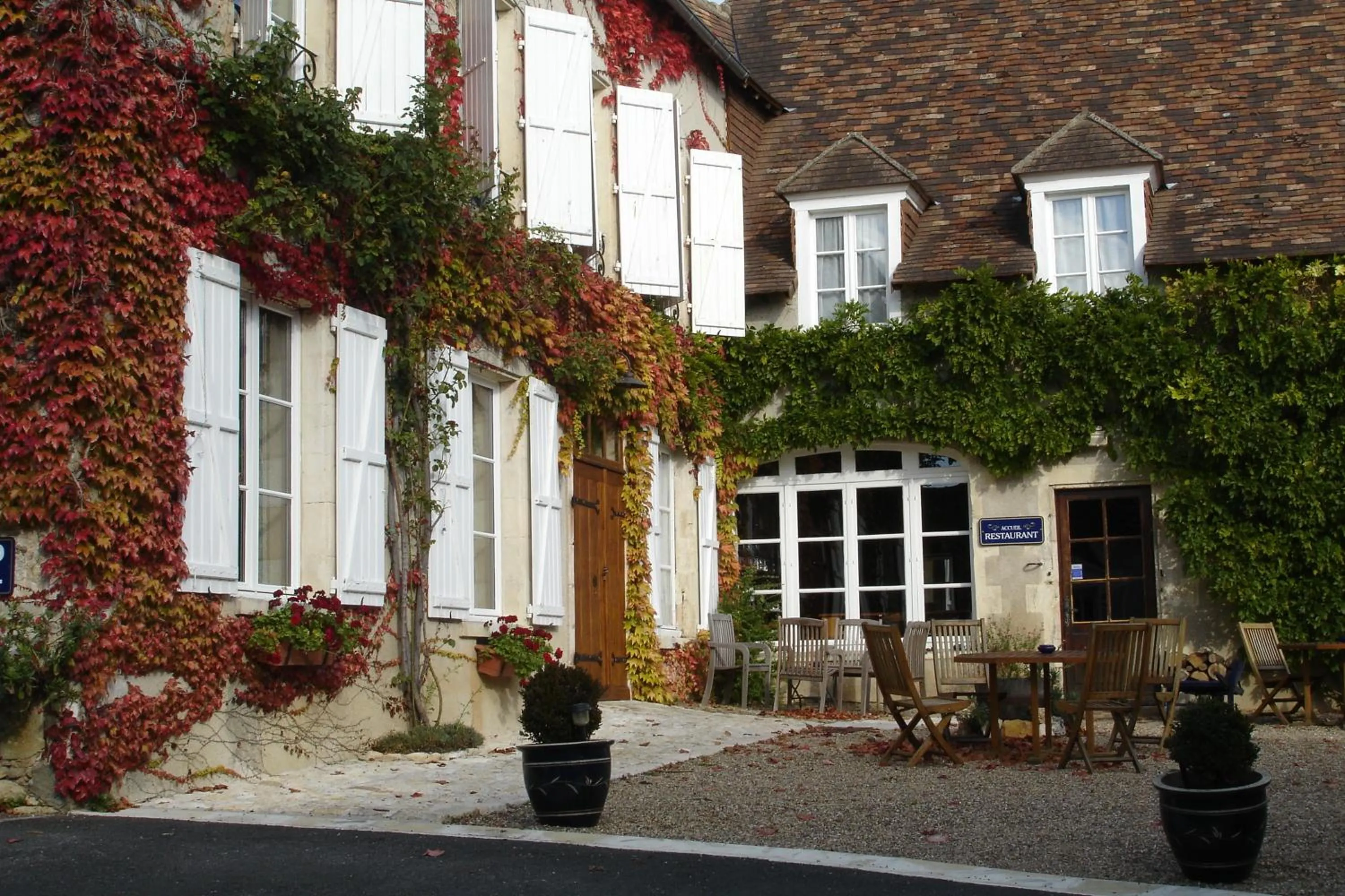 Patio in Le Relais du Lyon d'Or