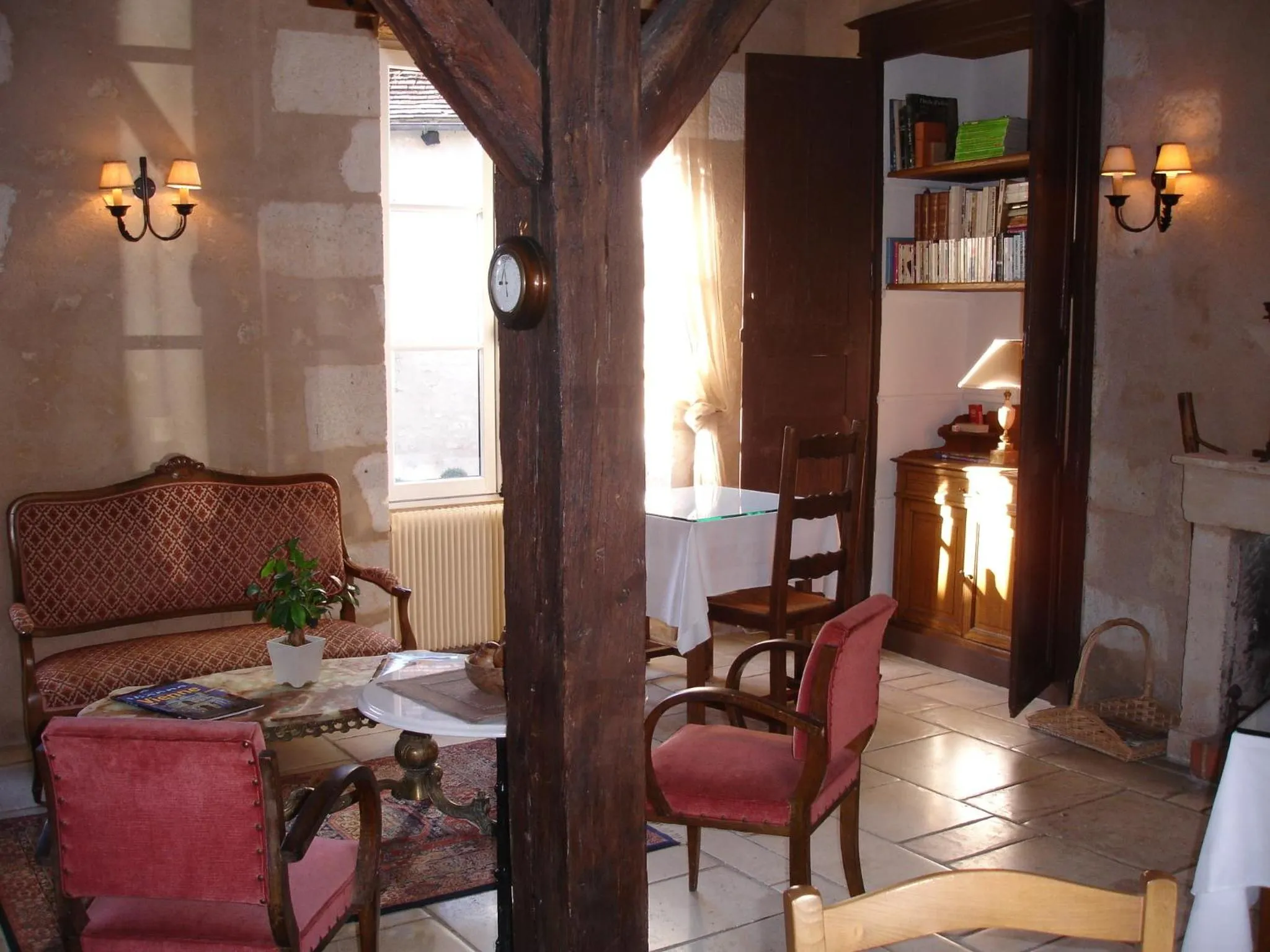Communal lounge/ TV room in Le Relais du Lyon d'Or