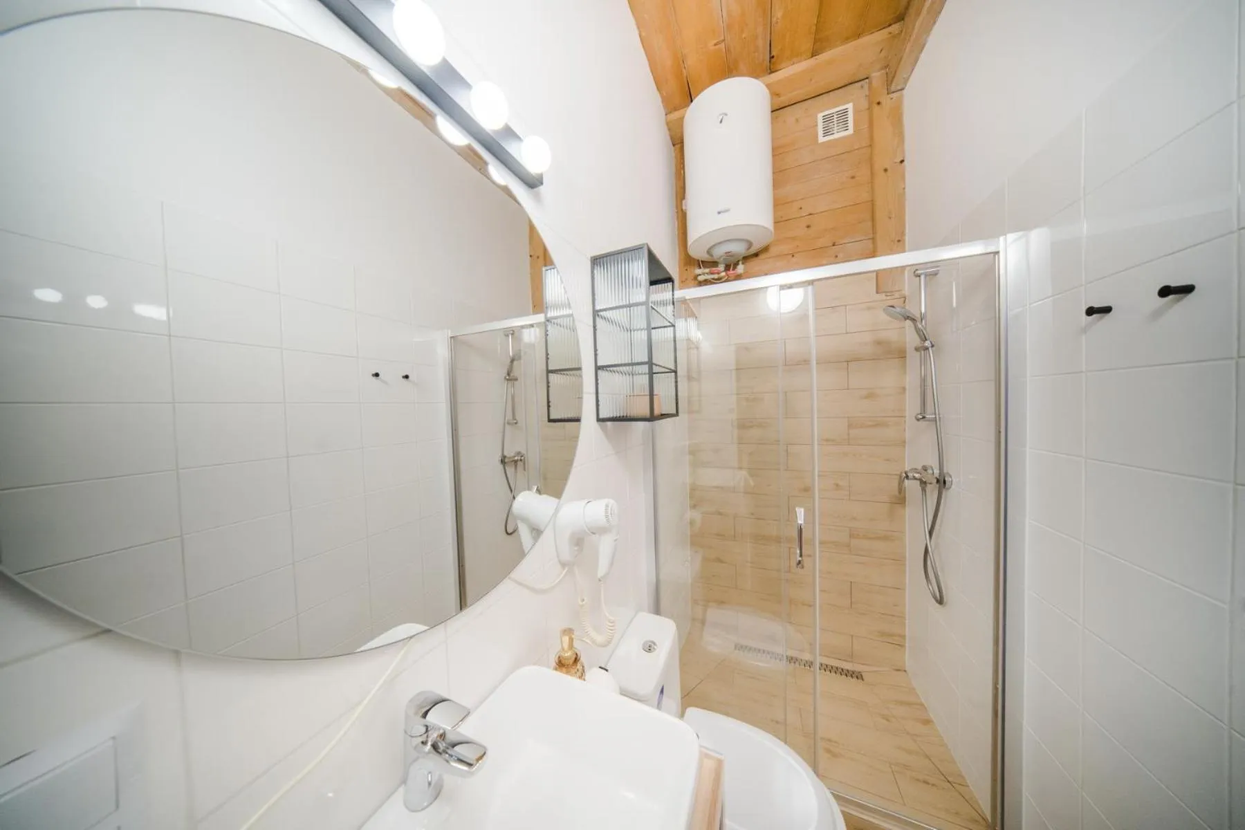 Shower in Roller Aparthotel