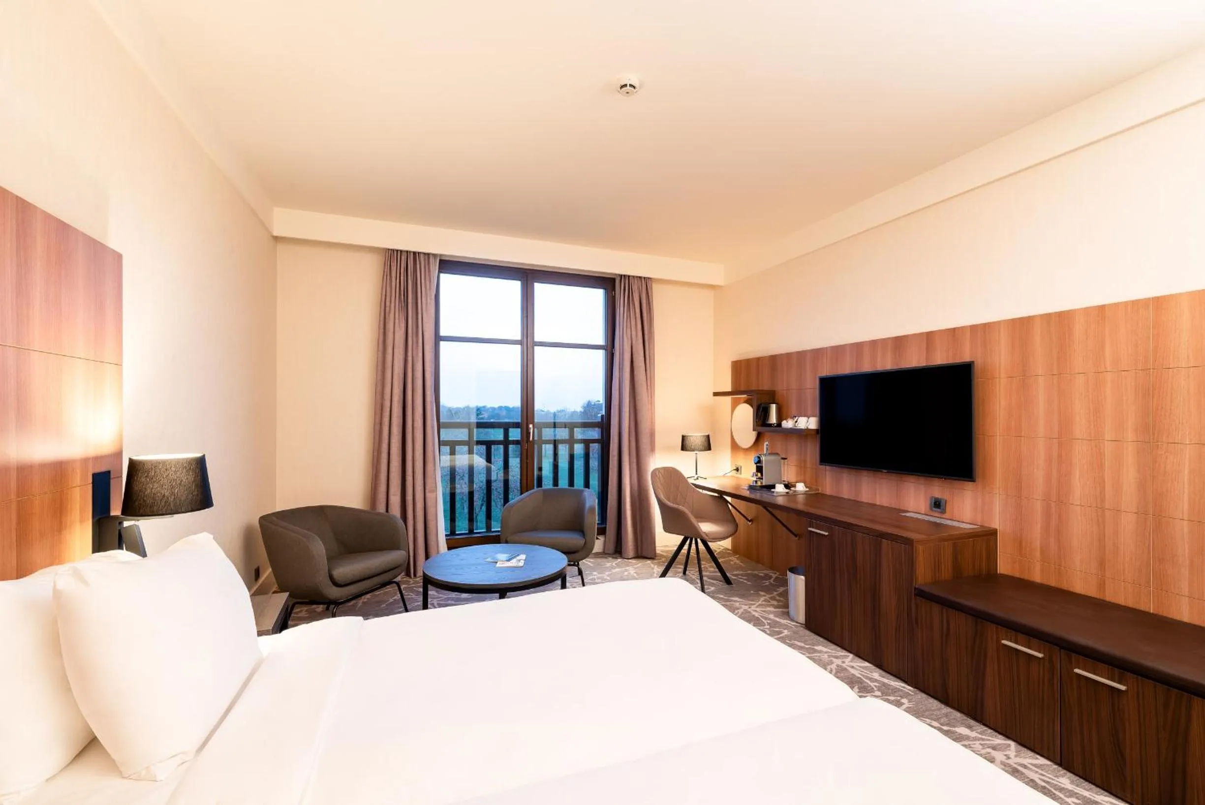 Bed in Radisson Blu Hotel Paris, Marne-la-Vallée