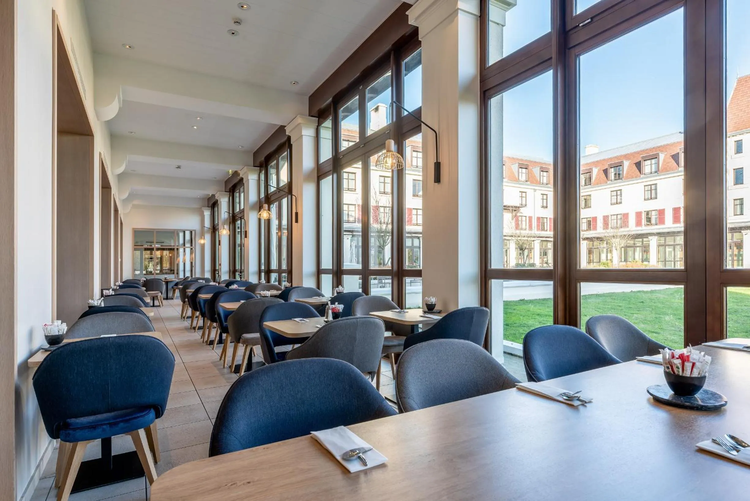 Restaurant/places to eat in Radisson Blu Hotel Paris, Marne-la-Vallée