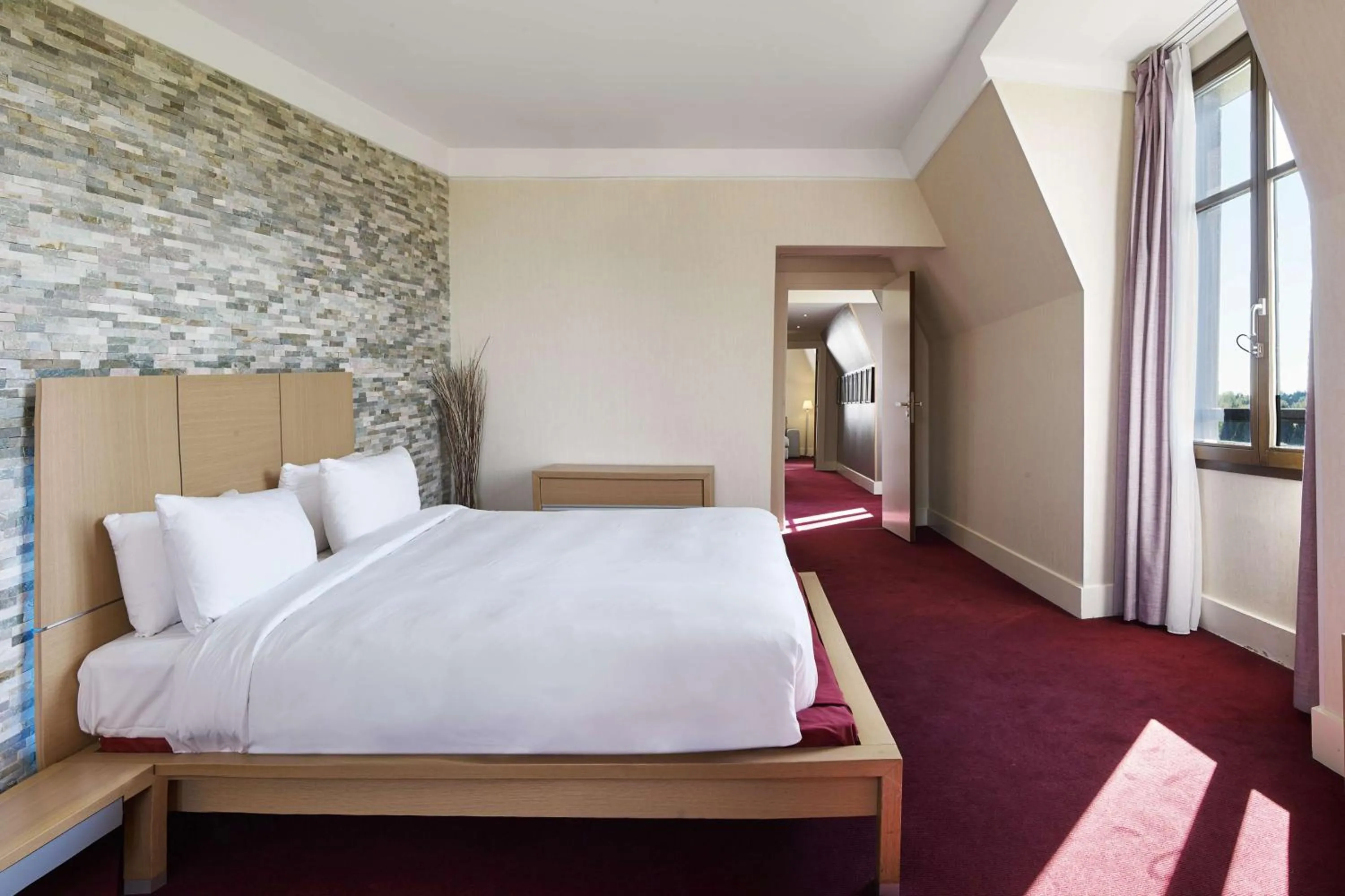 Photo of the whole room, Bed in Radisson Blu Hotel Paris, Marne-la-Vallée