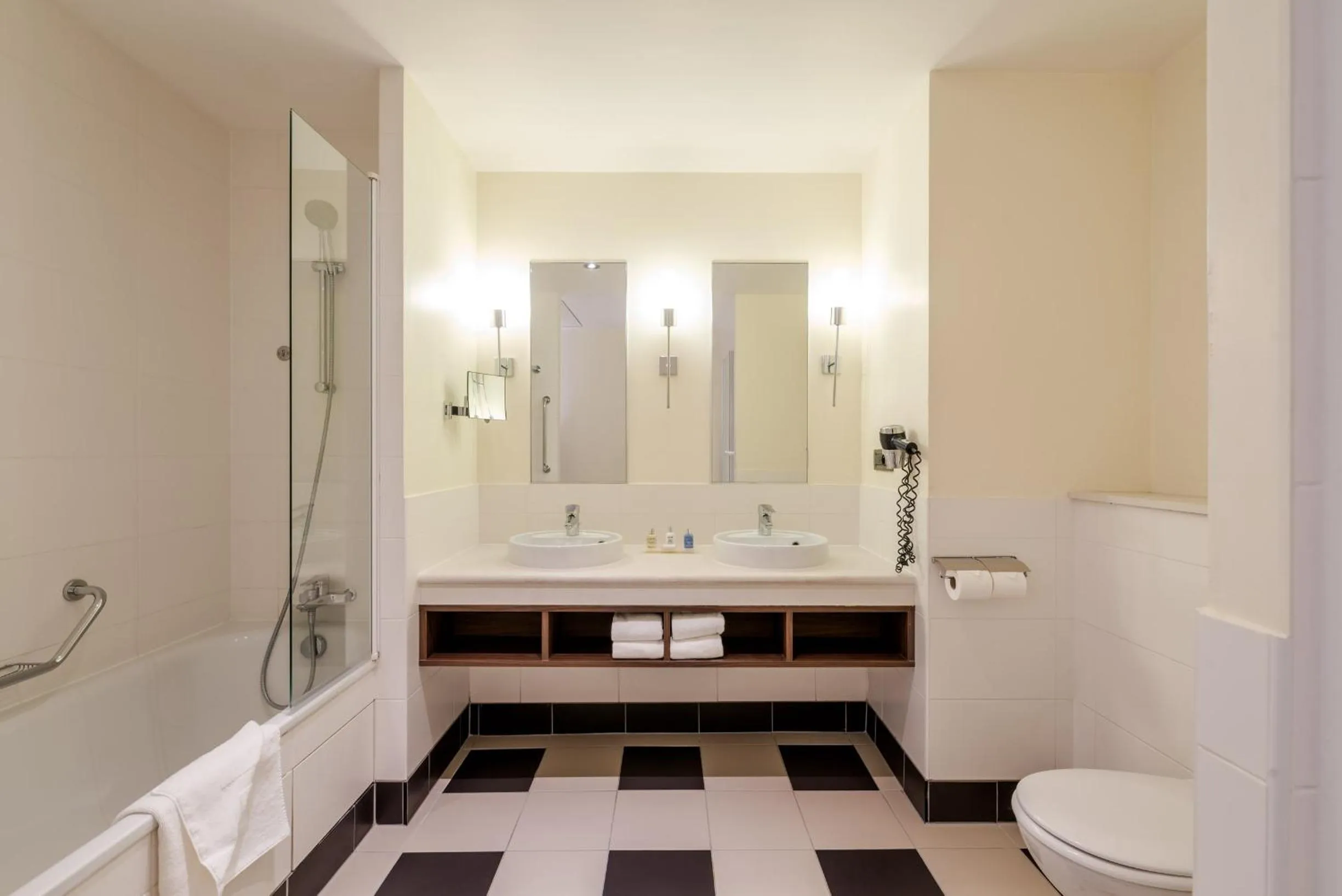 Bathroom in Radisson Blu Hotel Paris, Marne-la-Vallée