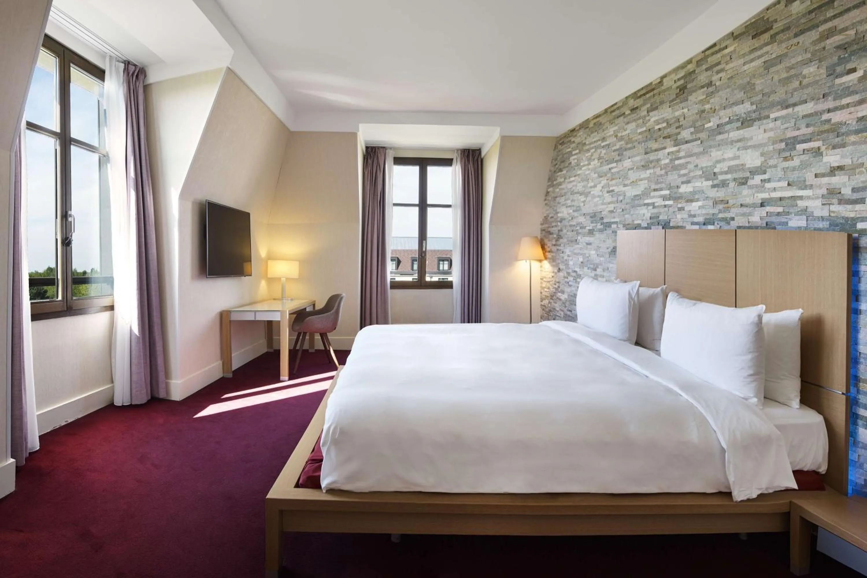 Photo of the whole room, Bed in Radisson Blu Hotel Paris, Marne-la-Vallée