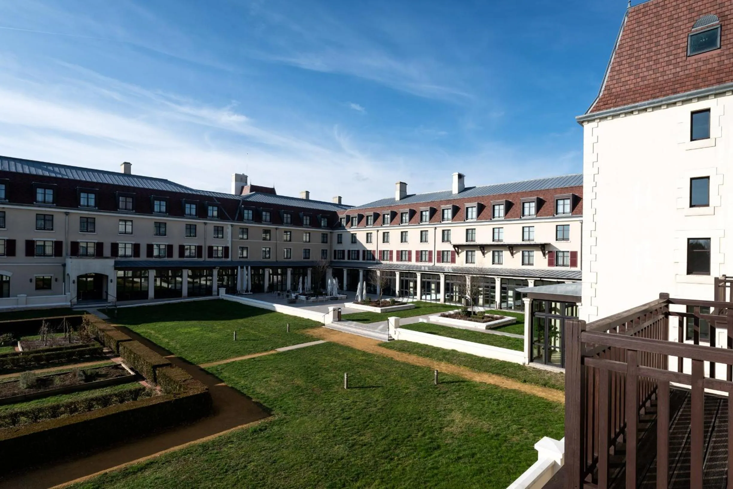 Property building in Radisson Blu Hotel Paris, Marne-la-Vallée