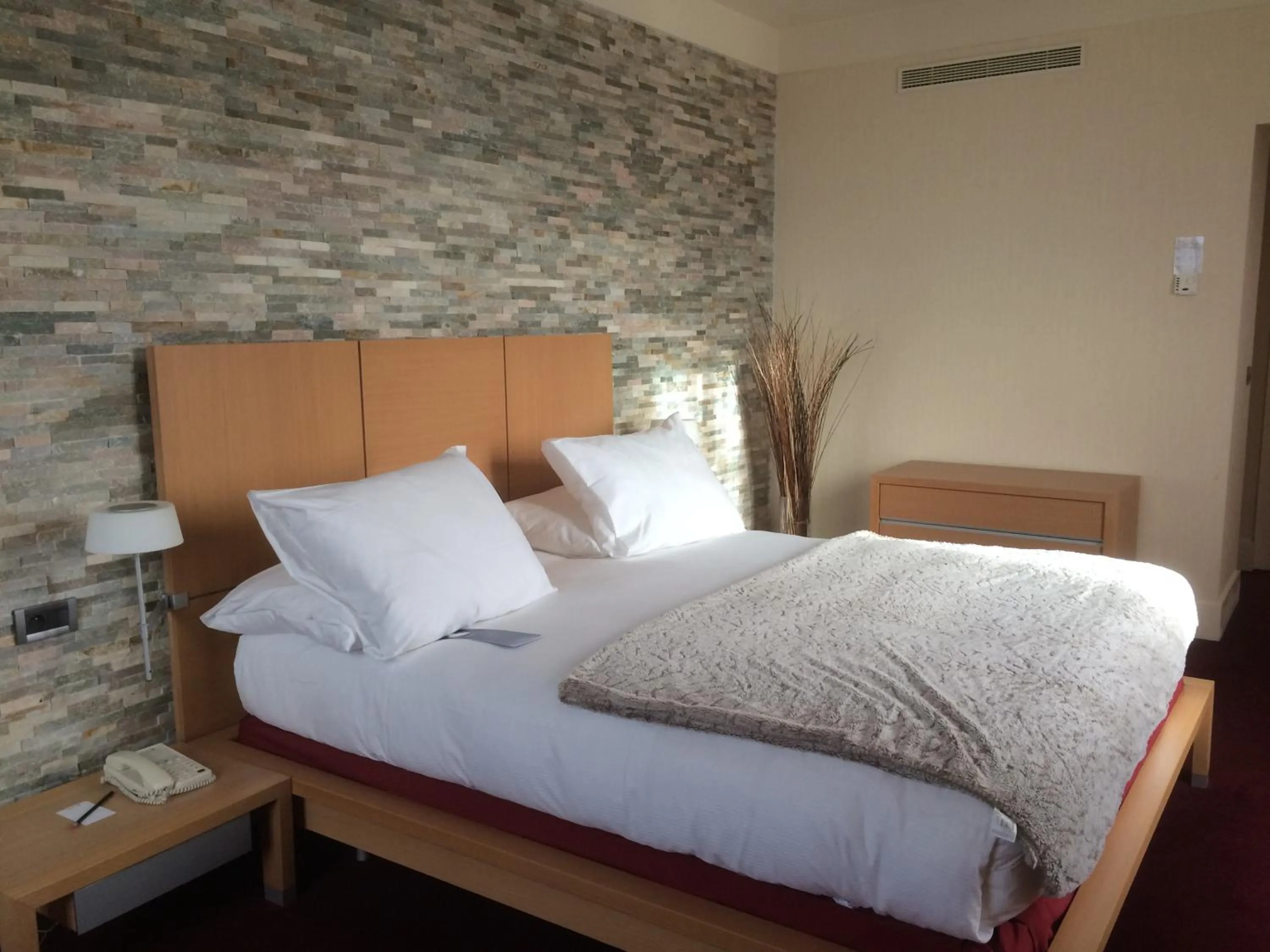 Bed in Radisson Blu Hotel Paris, Marne-la-Vallée