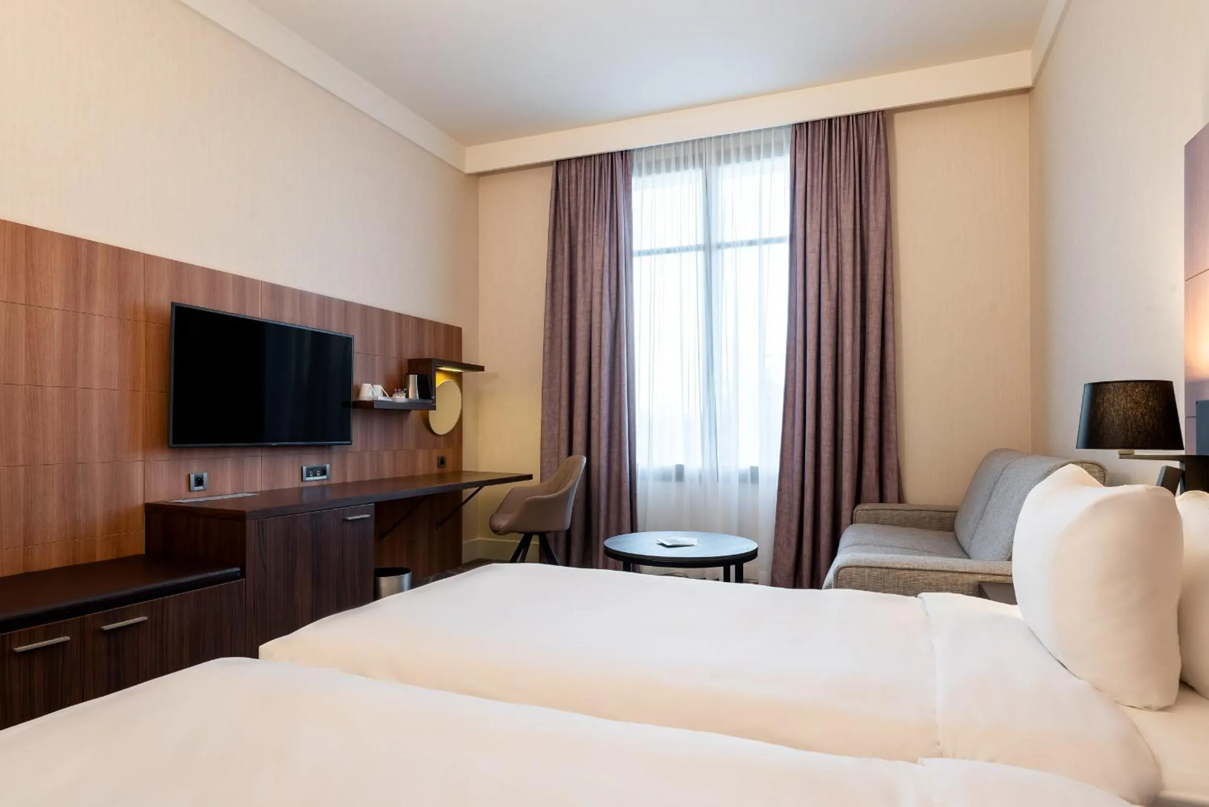 Bed in Radisson Blu Hotel Paris, Marne-la-Vallée