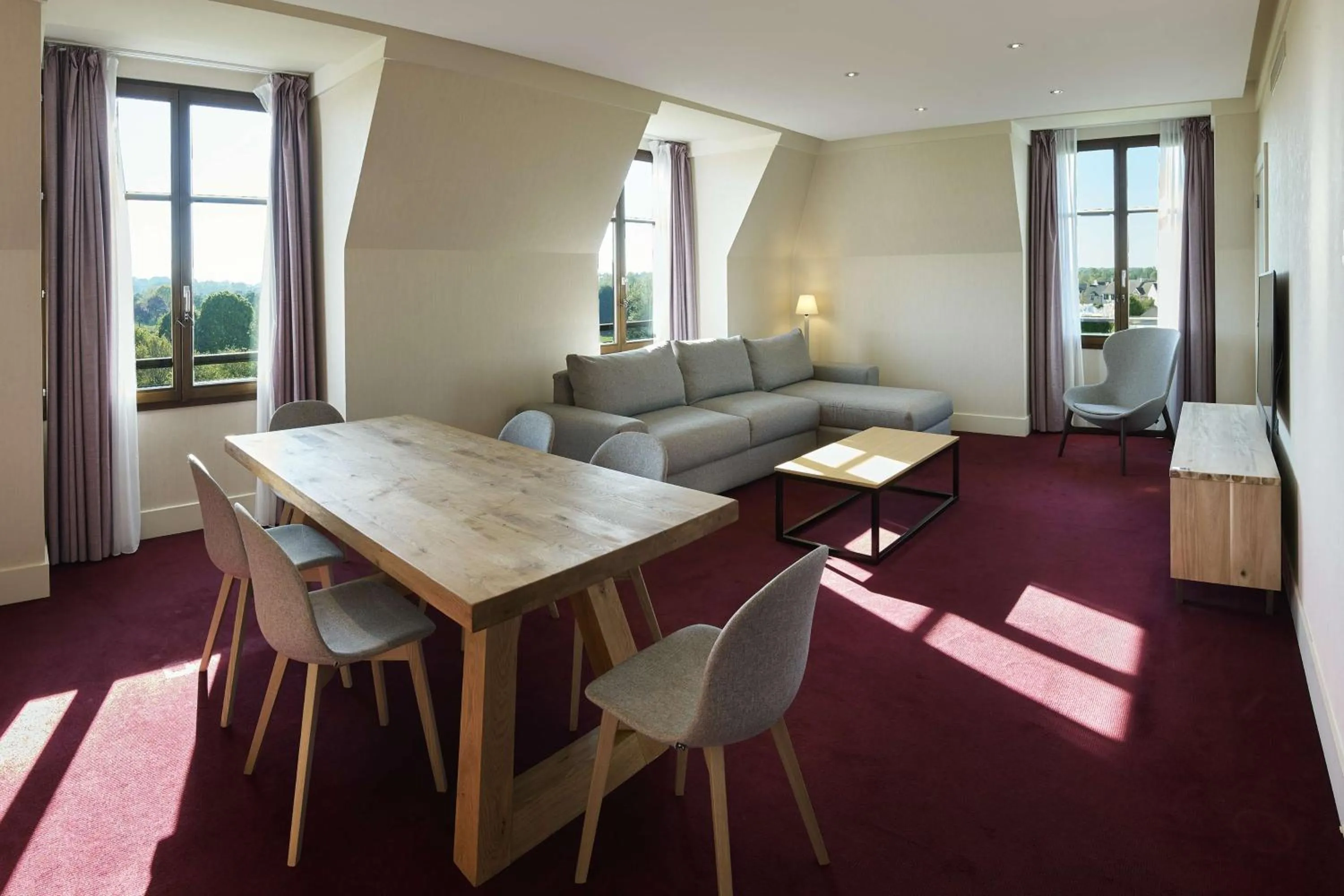 Photo of the whole room in Radisson Blu Hotel Paris, Marne-la-Vallée