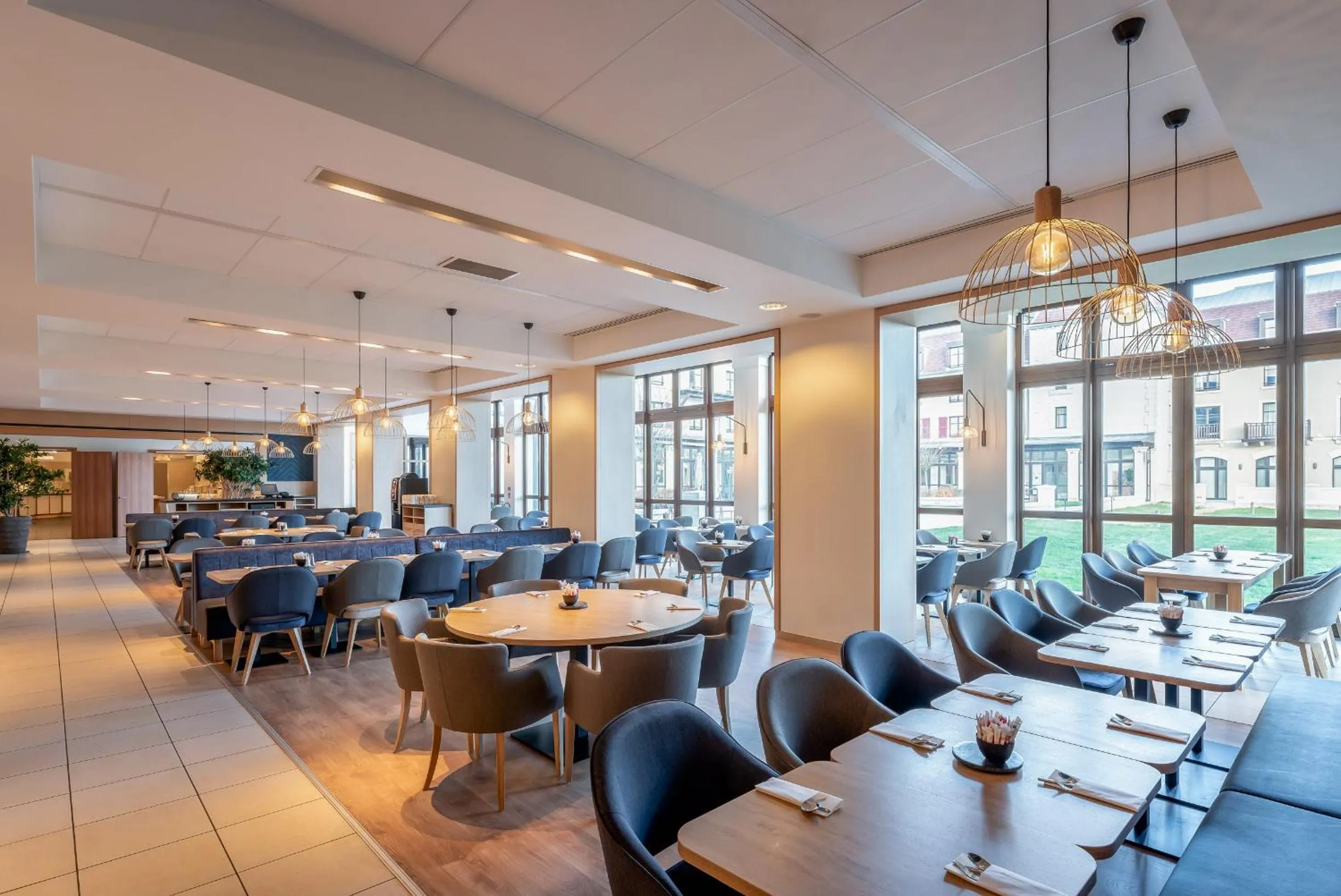 Restaurant/places to eat in Radisson Blu Hotel Paris, Marne-la-Vallée