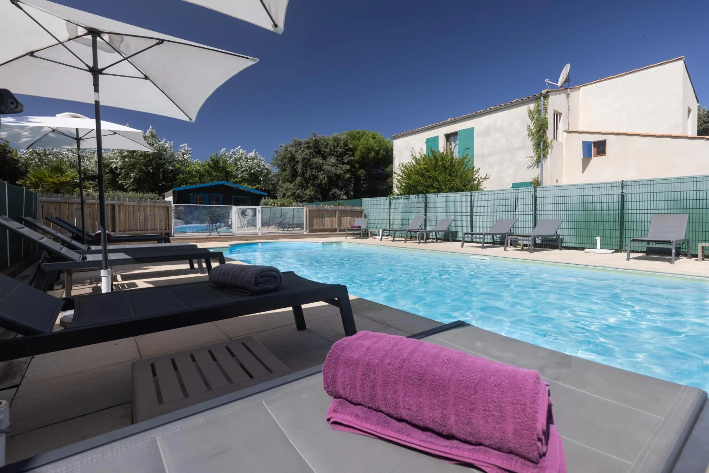 Patio in Logis Hôtel de la Plage