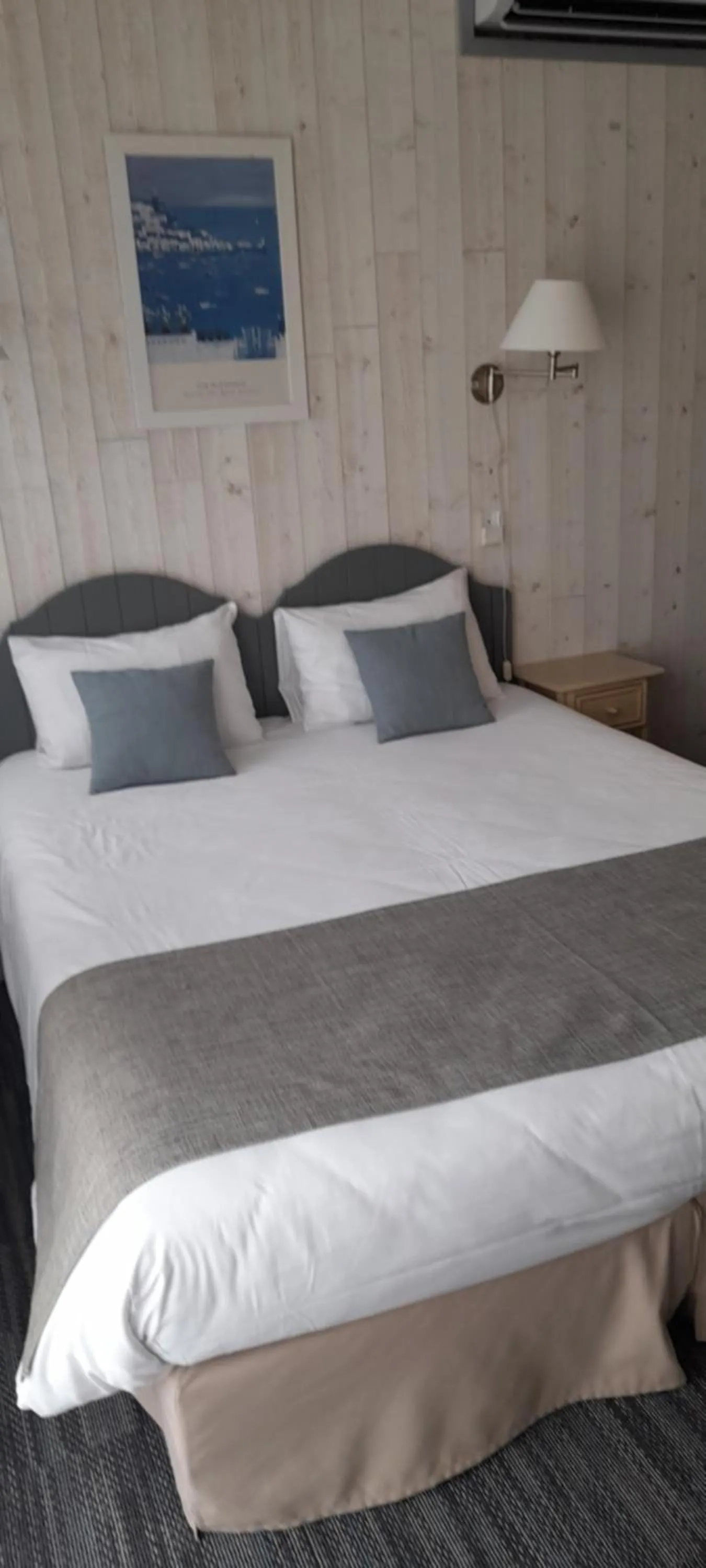 Bed in Logis Hôtel de la Plage
