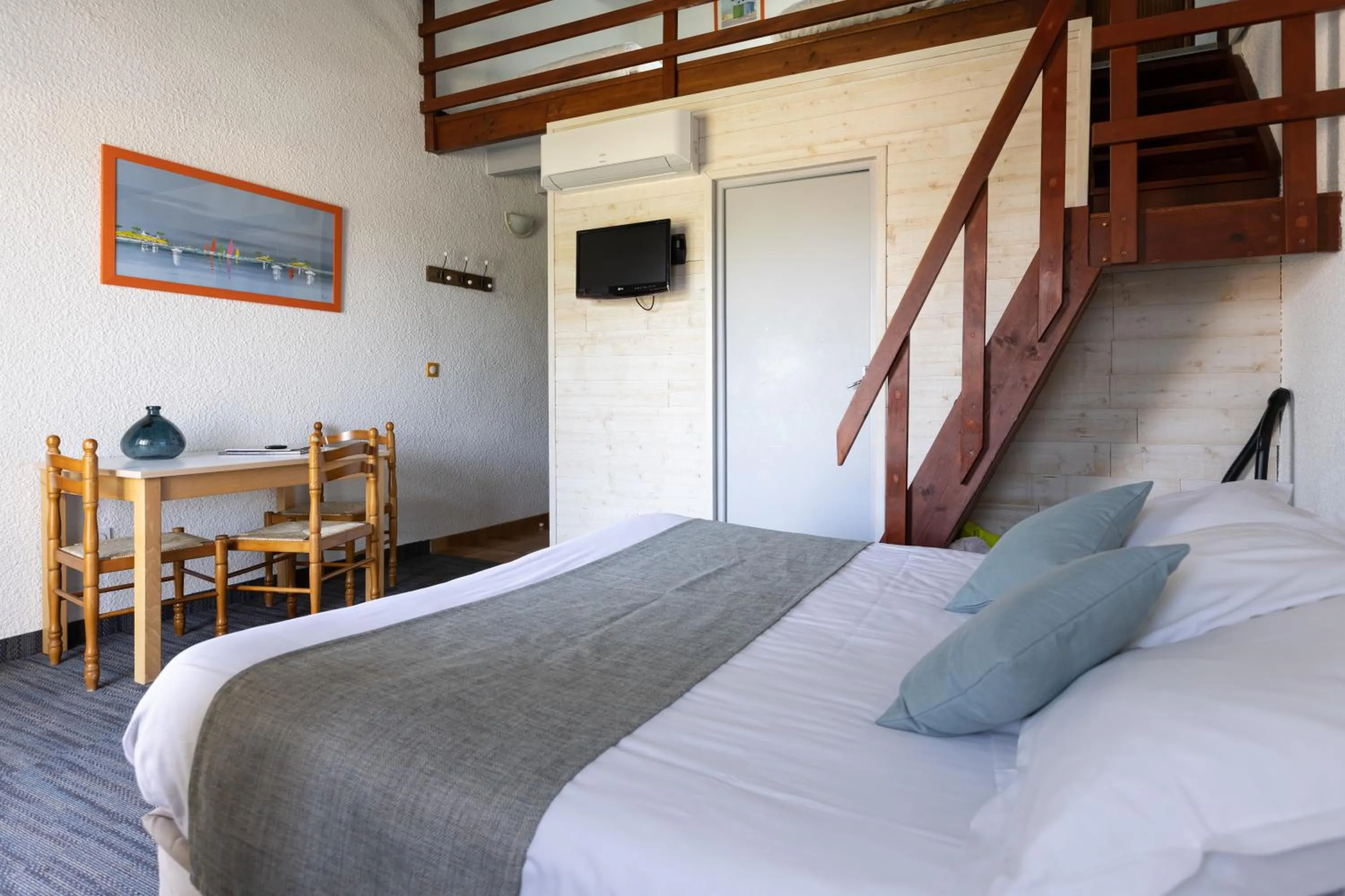 Bed in Logis Hôtel de la Plage