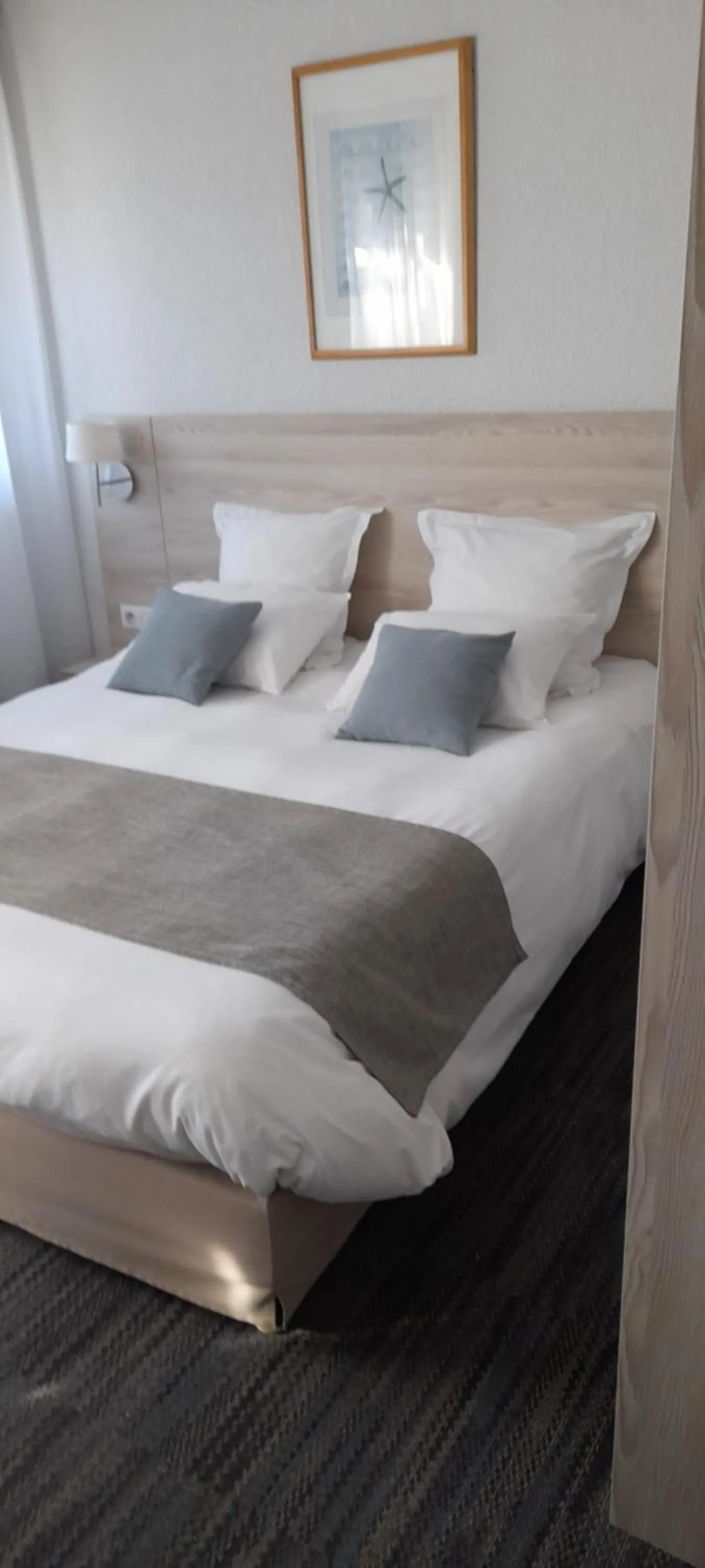 Bed in Logis Hôtel de la Plage