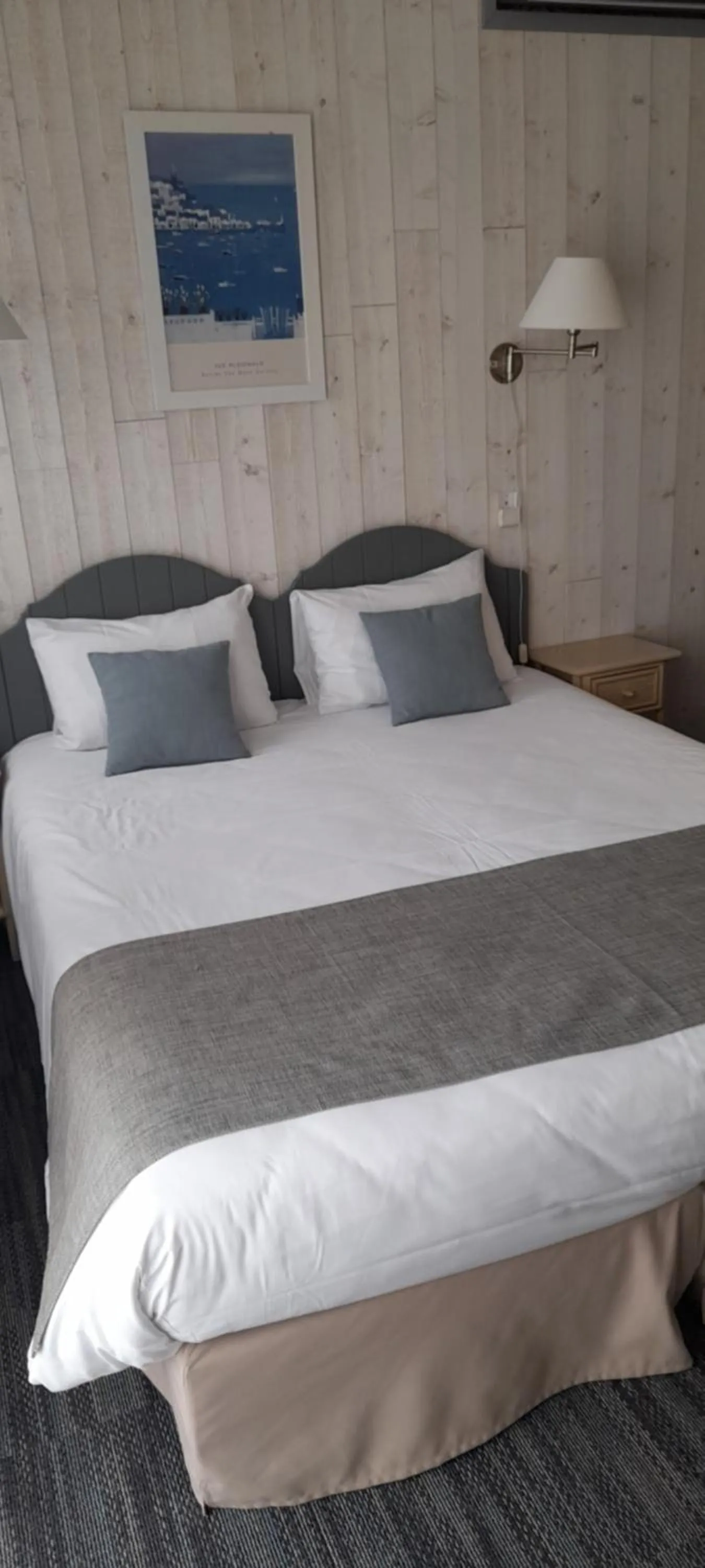 Bed in Logis Hôtel de la Plage