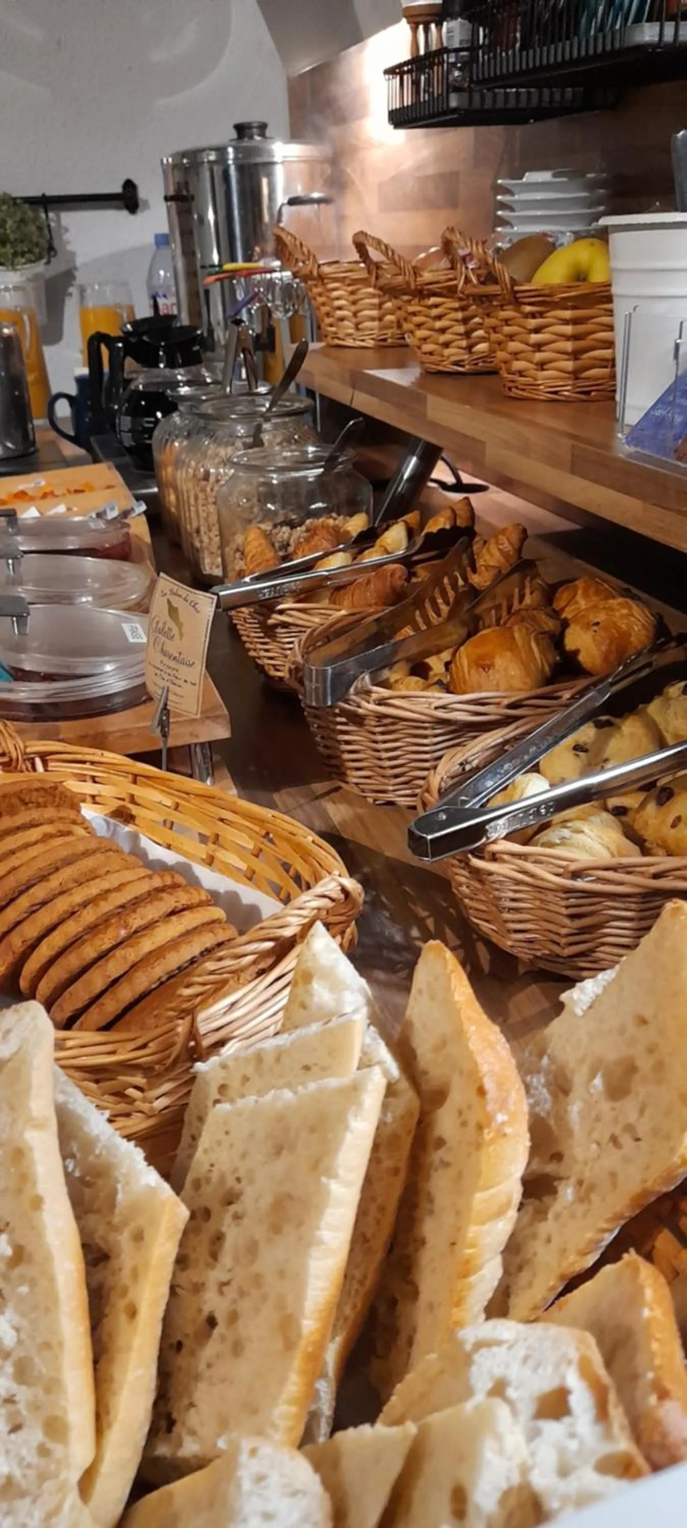 Buffet breakfast in Logis Hôtel de la Plage