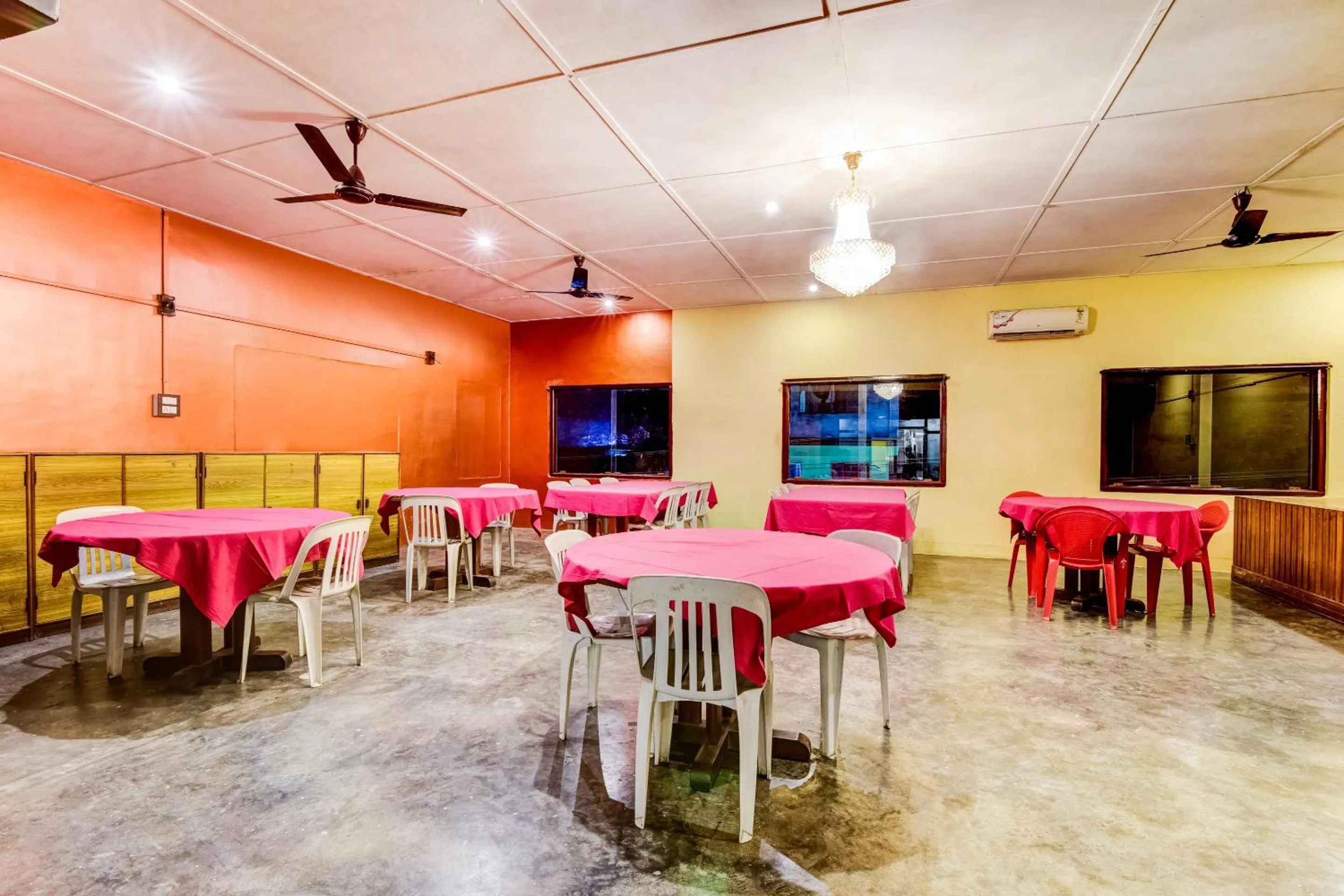 Restaurant/places to eat in SPOT ON Durba 2