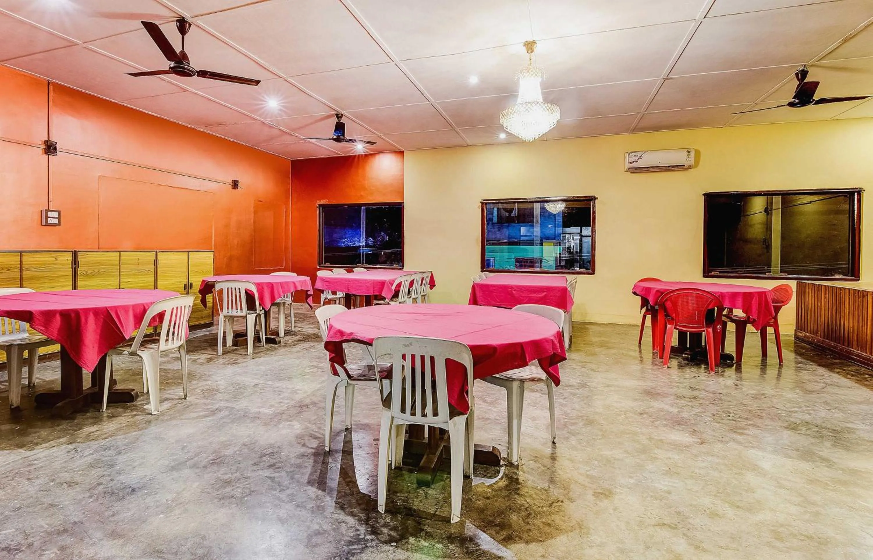 Restaurant/places to eat in SPOT ON Durba 2