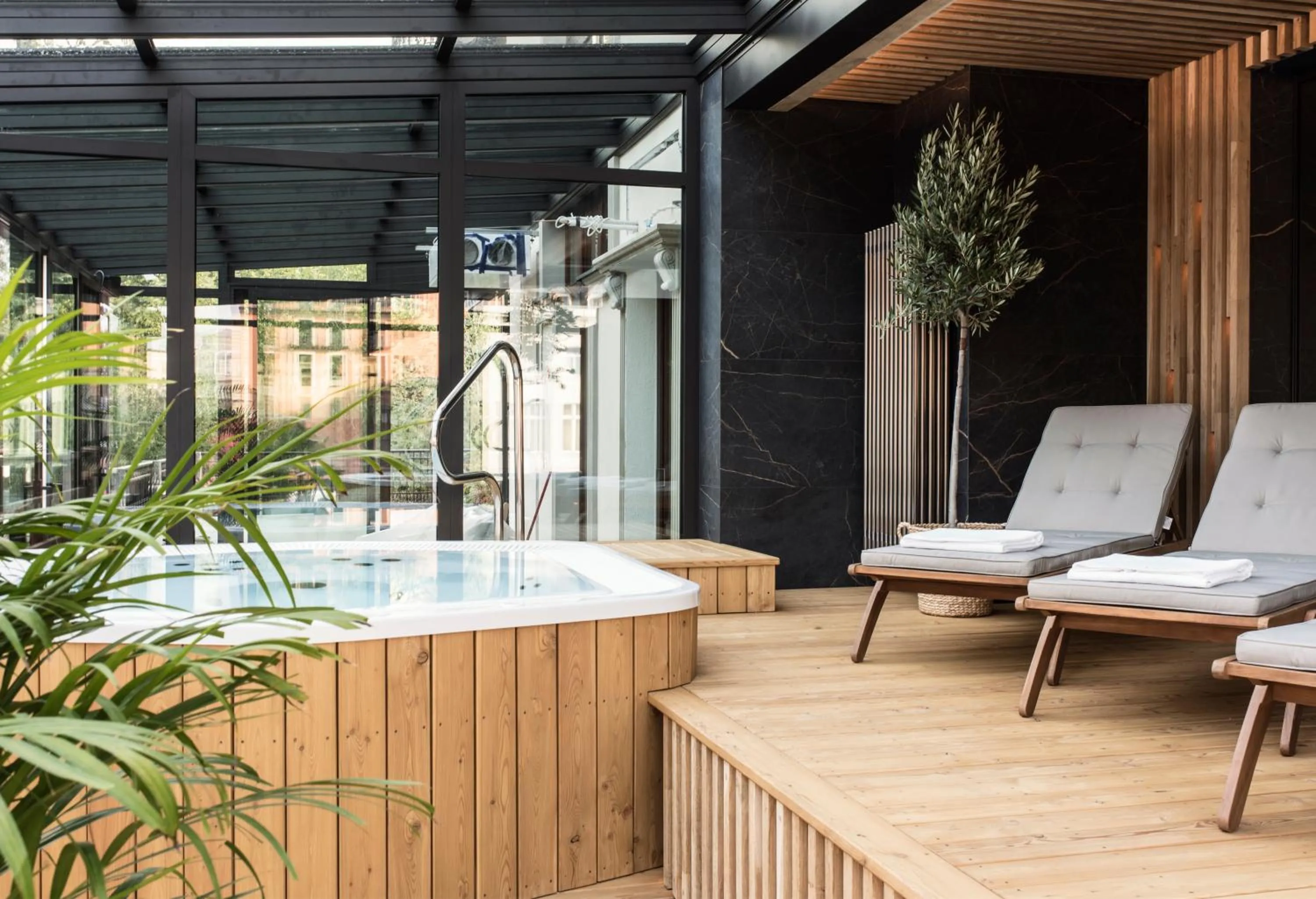 Hot Tub in Aparthotel Cristina