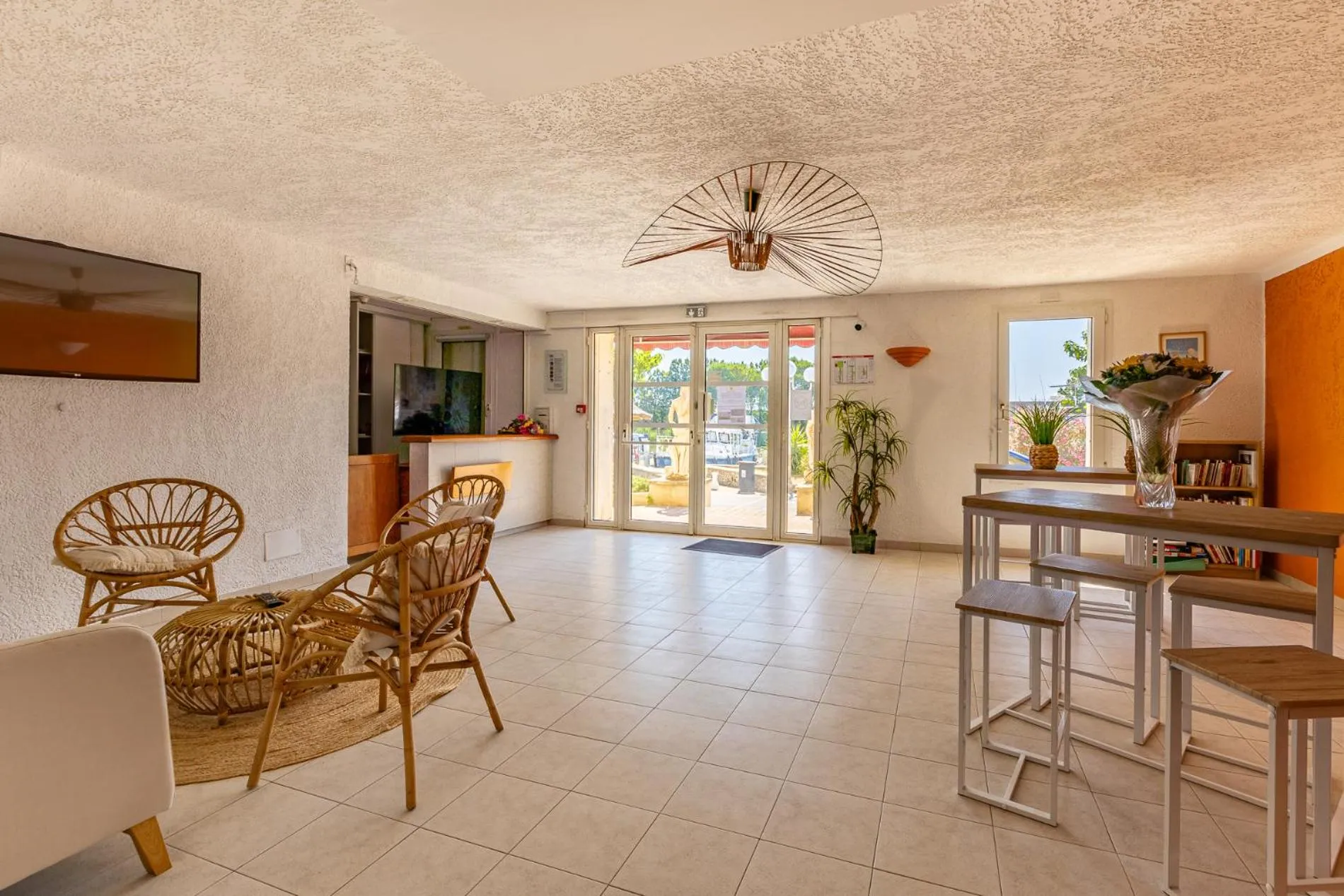 Lobby or reception in Logis Heraclee