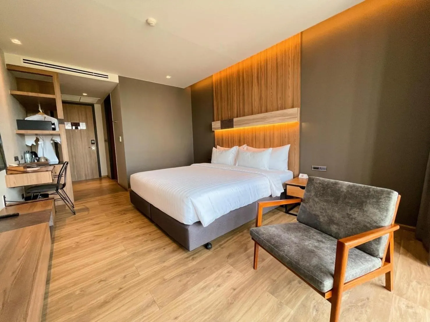 Bedroom, Bed in The Teak Hotel