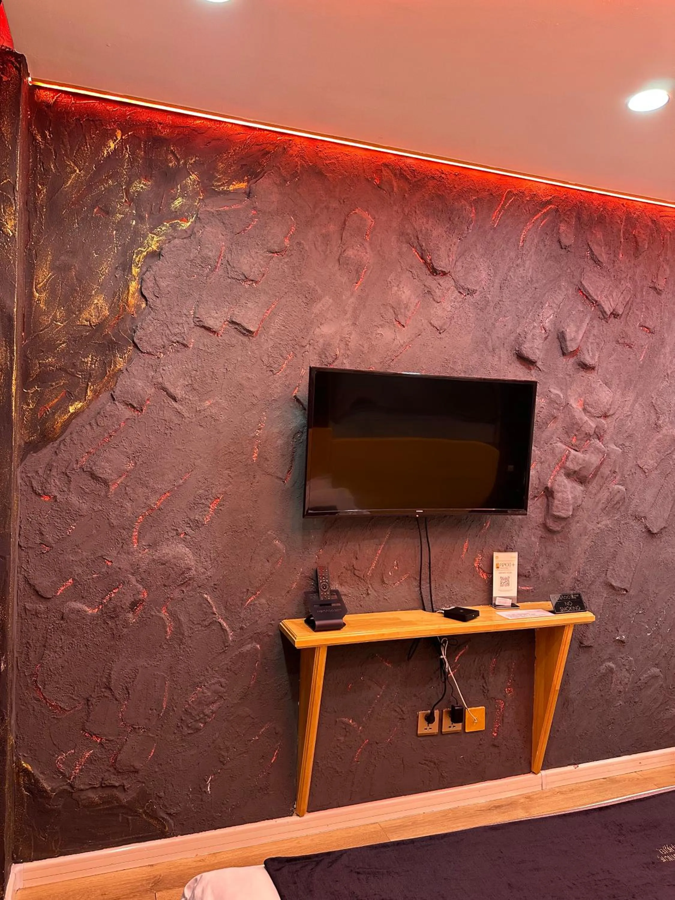 TV and multimedia in Nomado Boutique Hotel