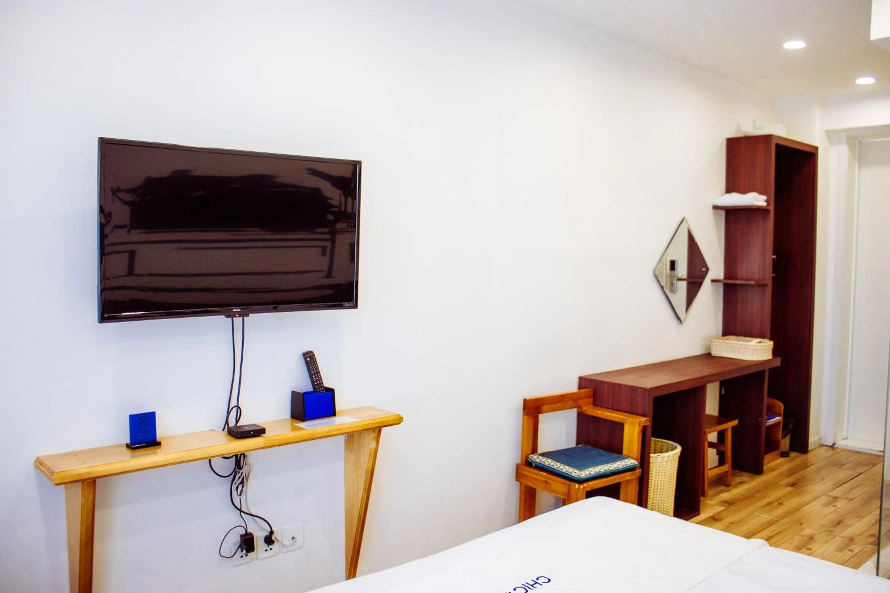 TV and multimedia in Nomado Boutique Hotel