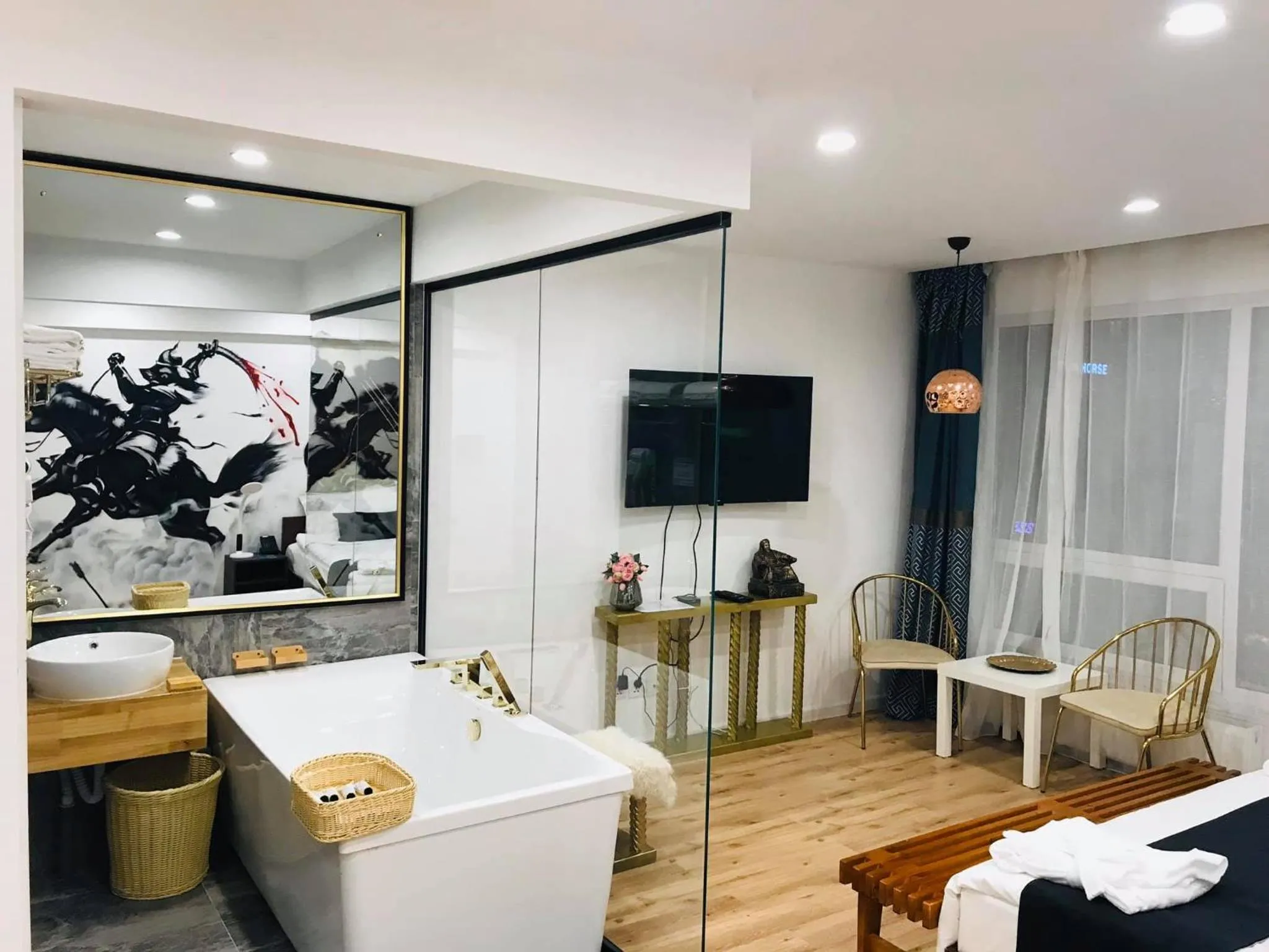 TV and multimedia in Nomado Boutique Hotel