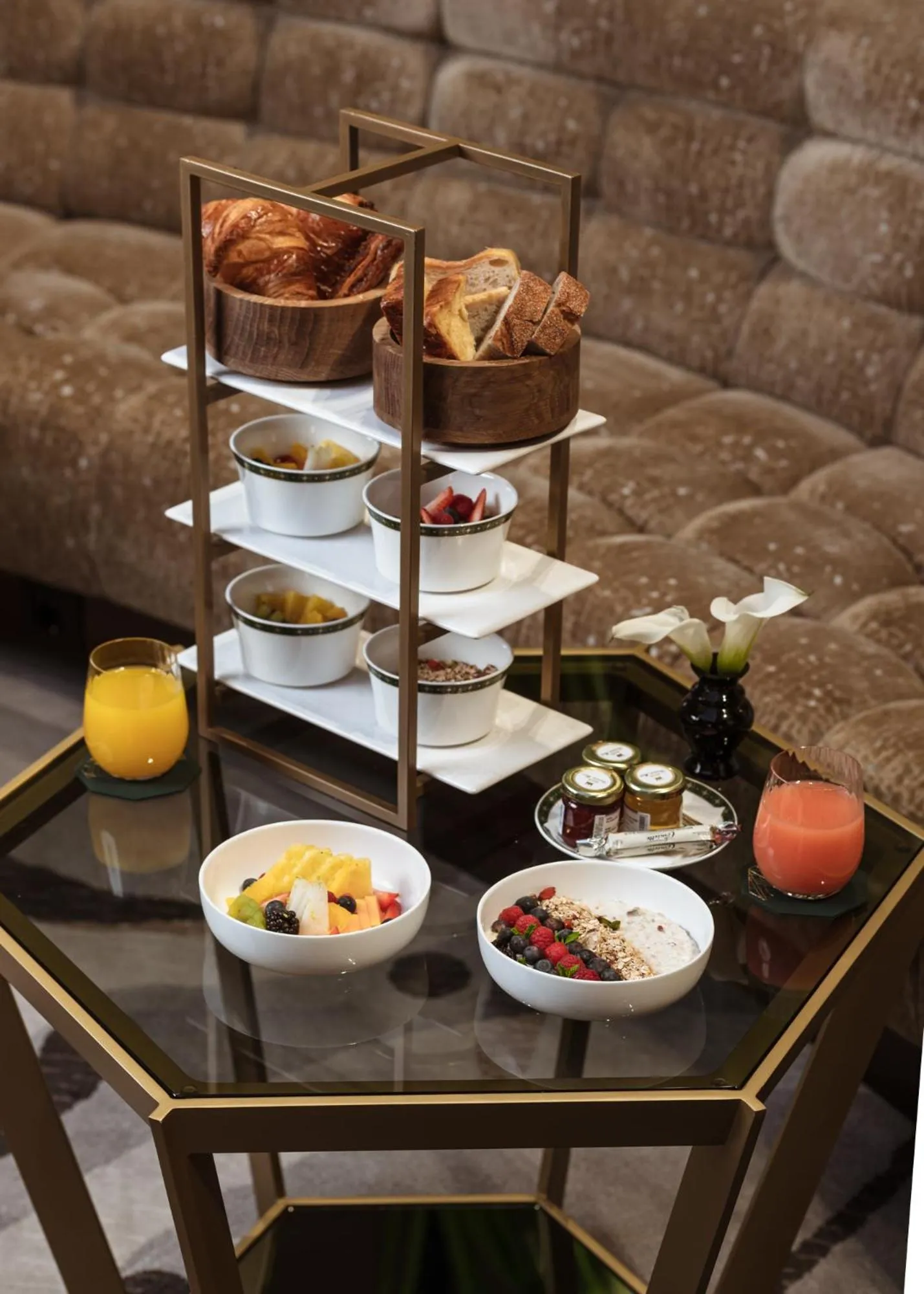 Lounge or bar in Four Seasons Hotel Madrid