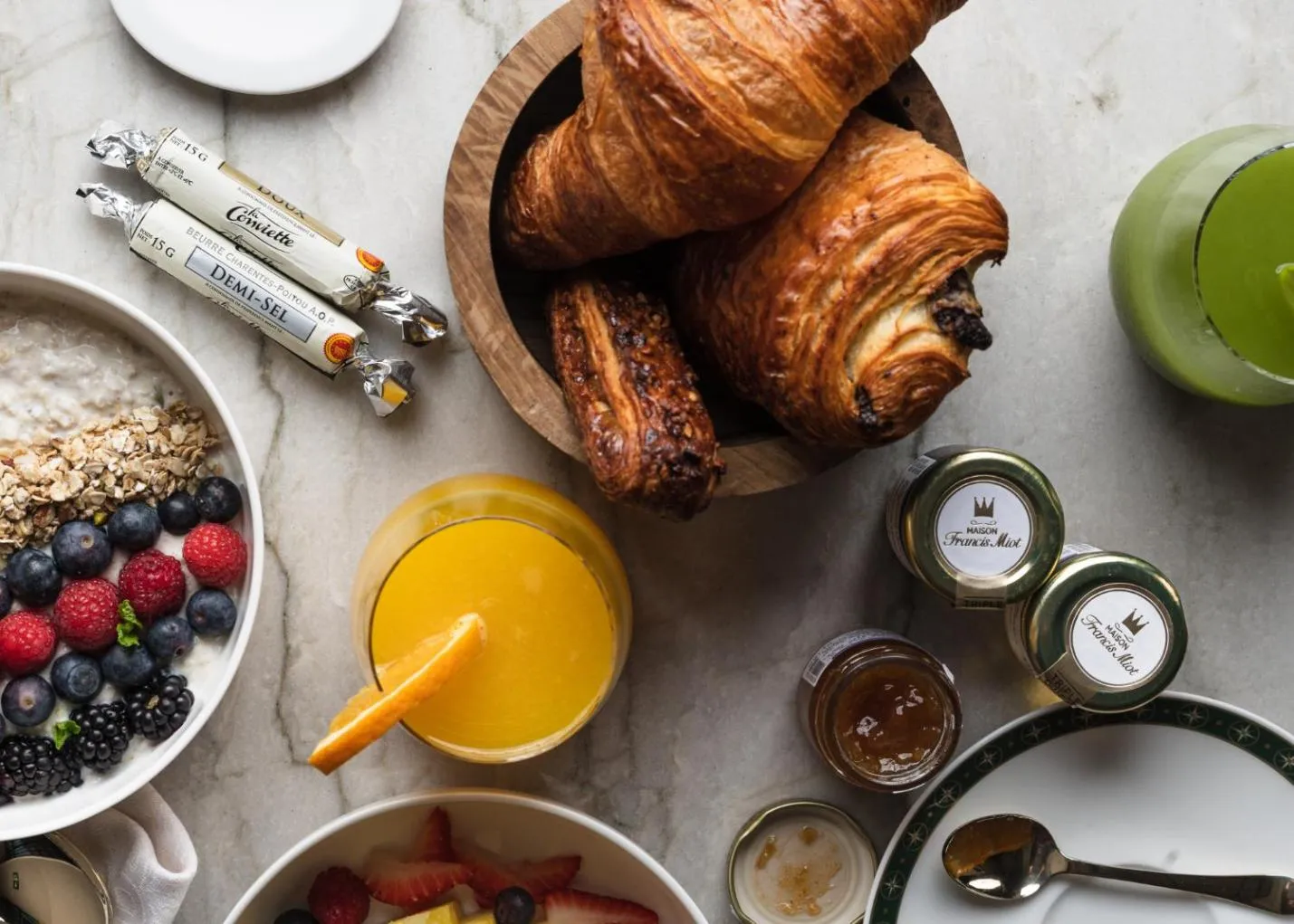 Lounge or bar in Four Seasons Hotel Madrid