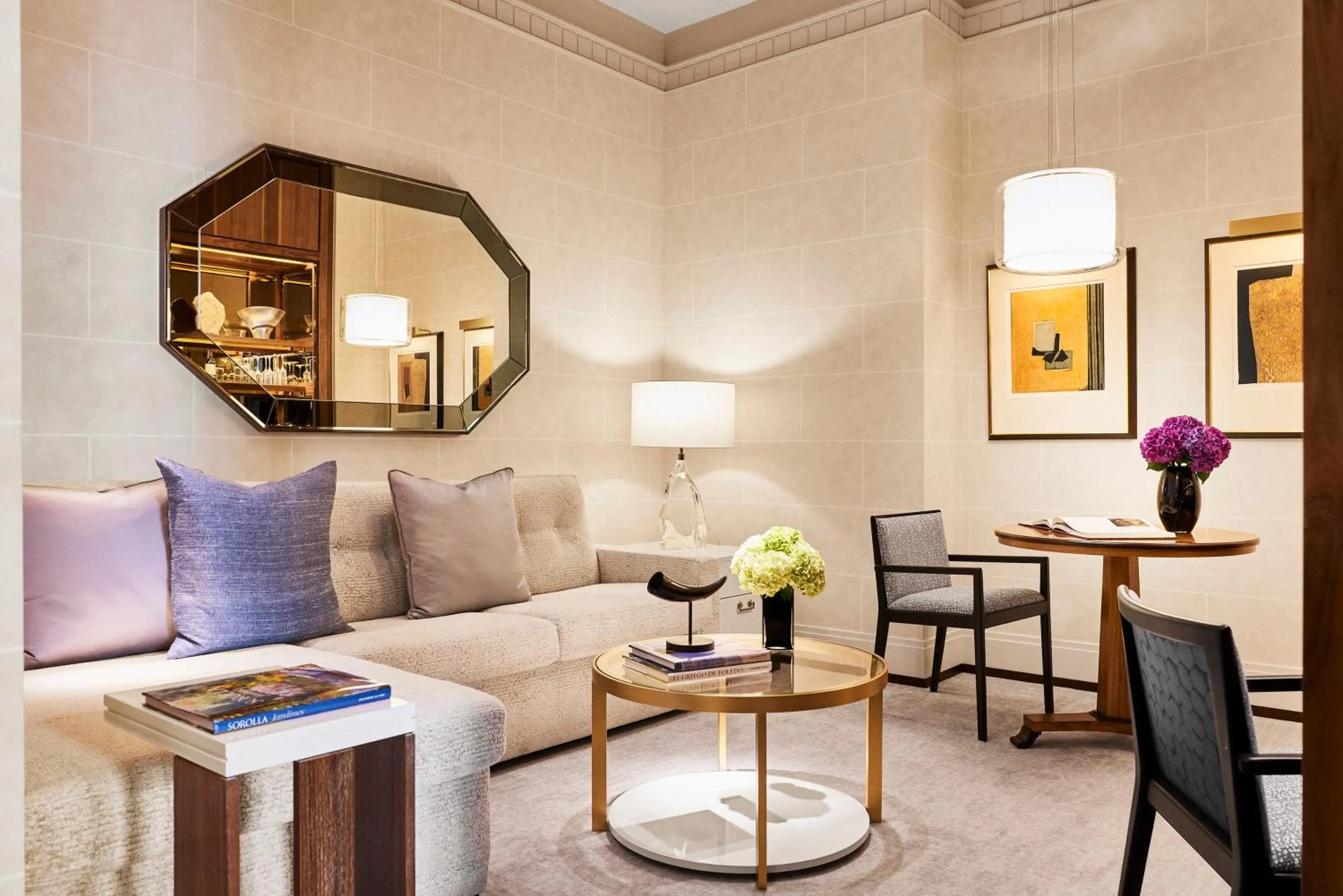 Living room in Four Seasons Hotel Madrid