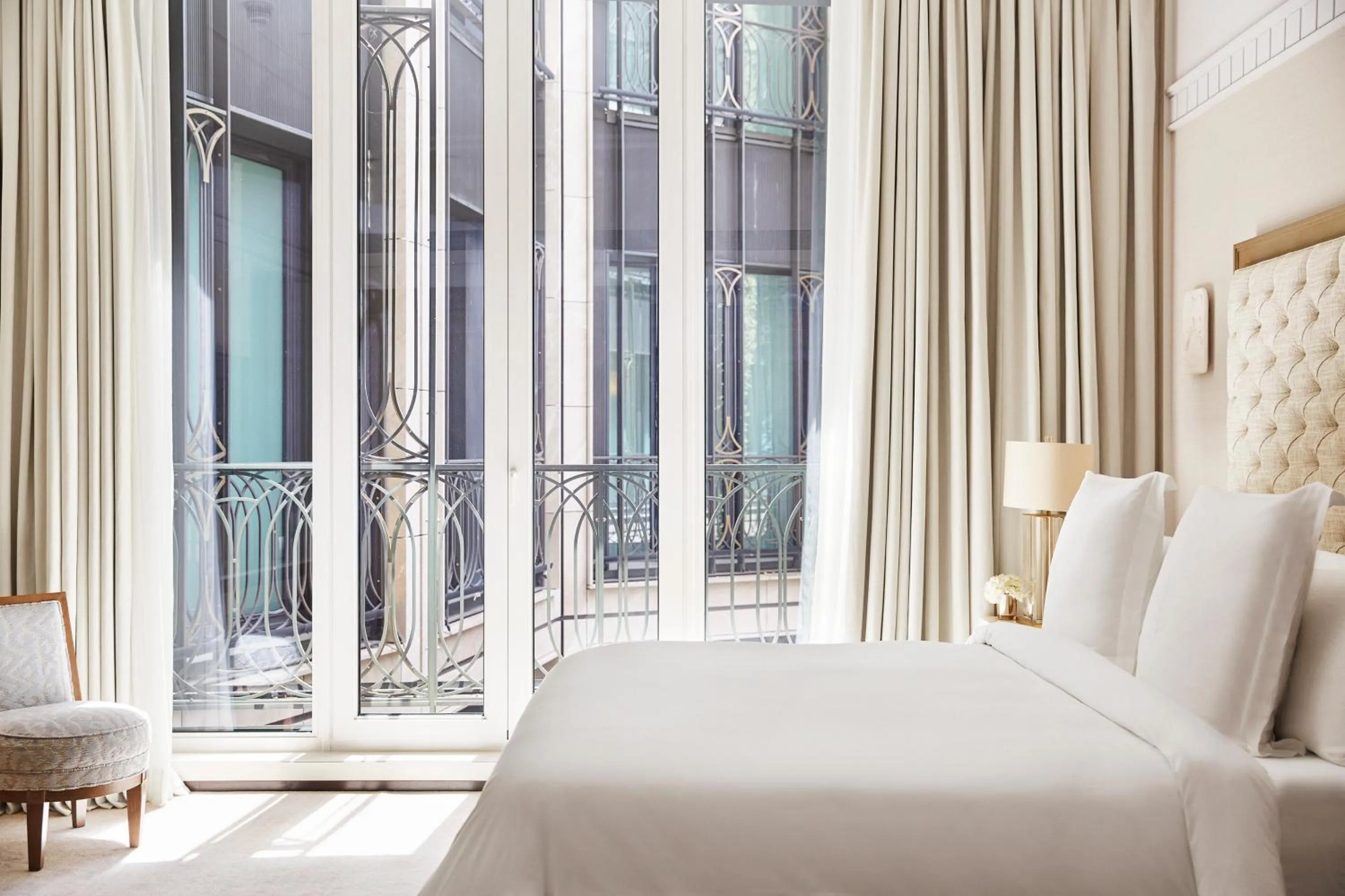 View (from property/room), Bed in Four Seasons Hotel Madrid