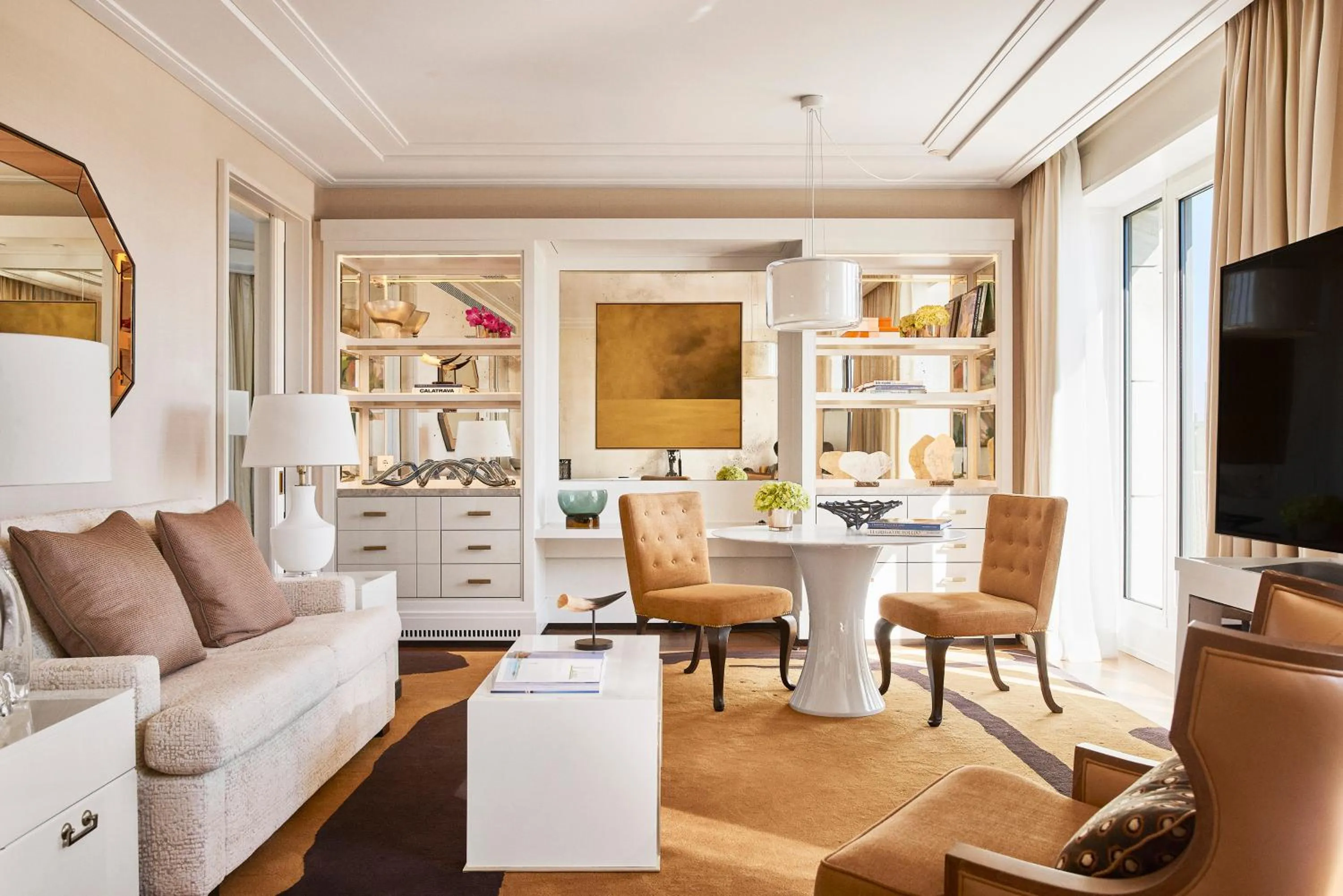 Living room in Four Seasons Hotel Madrid