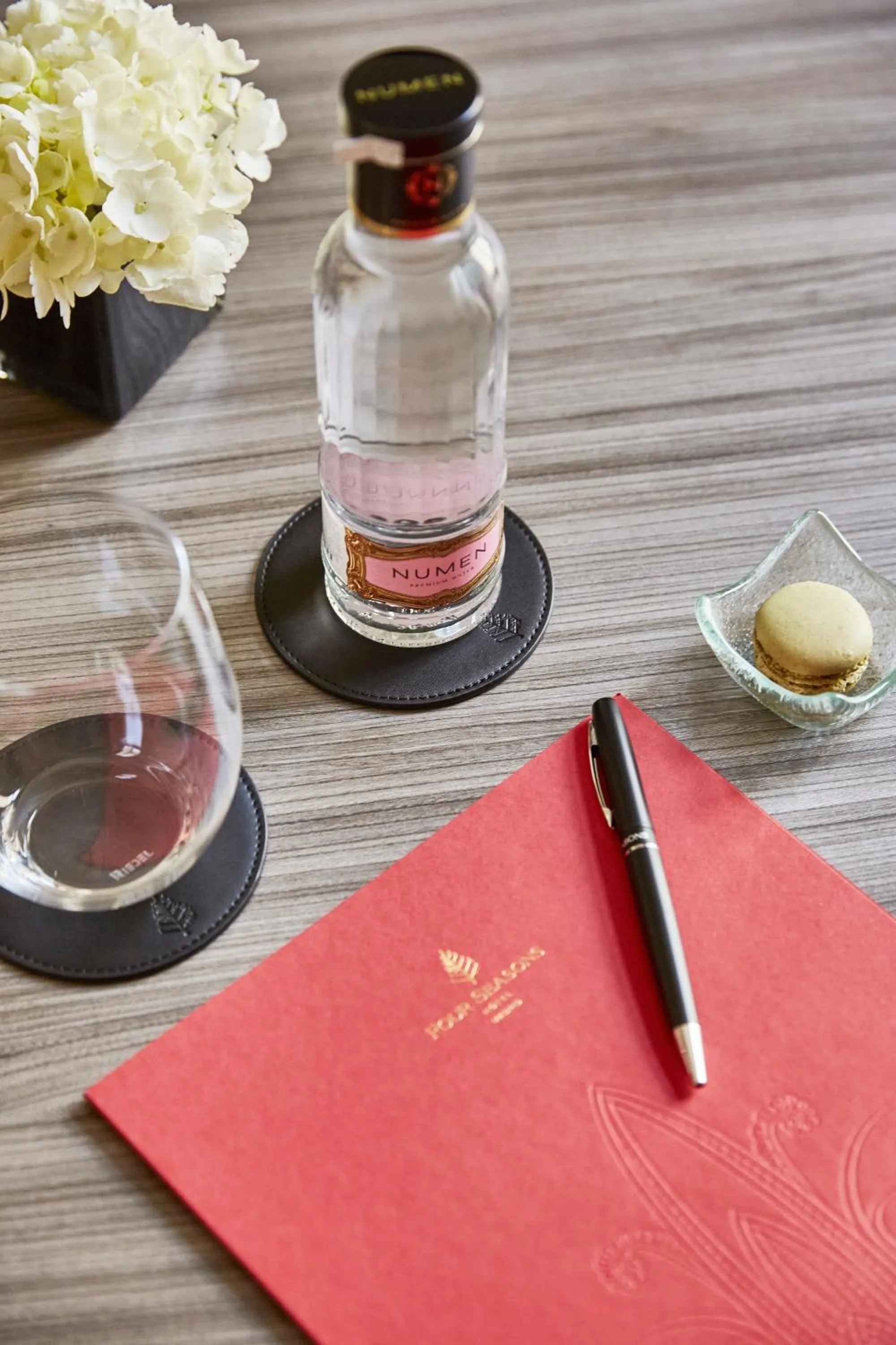 Coffee/tea facilities in Four Seasons Hotel Madrid