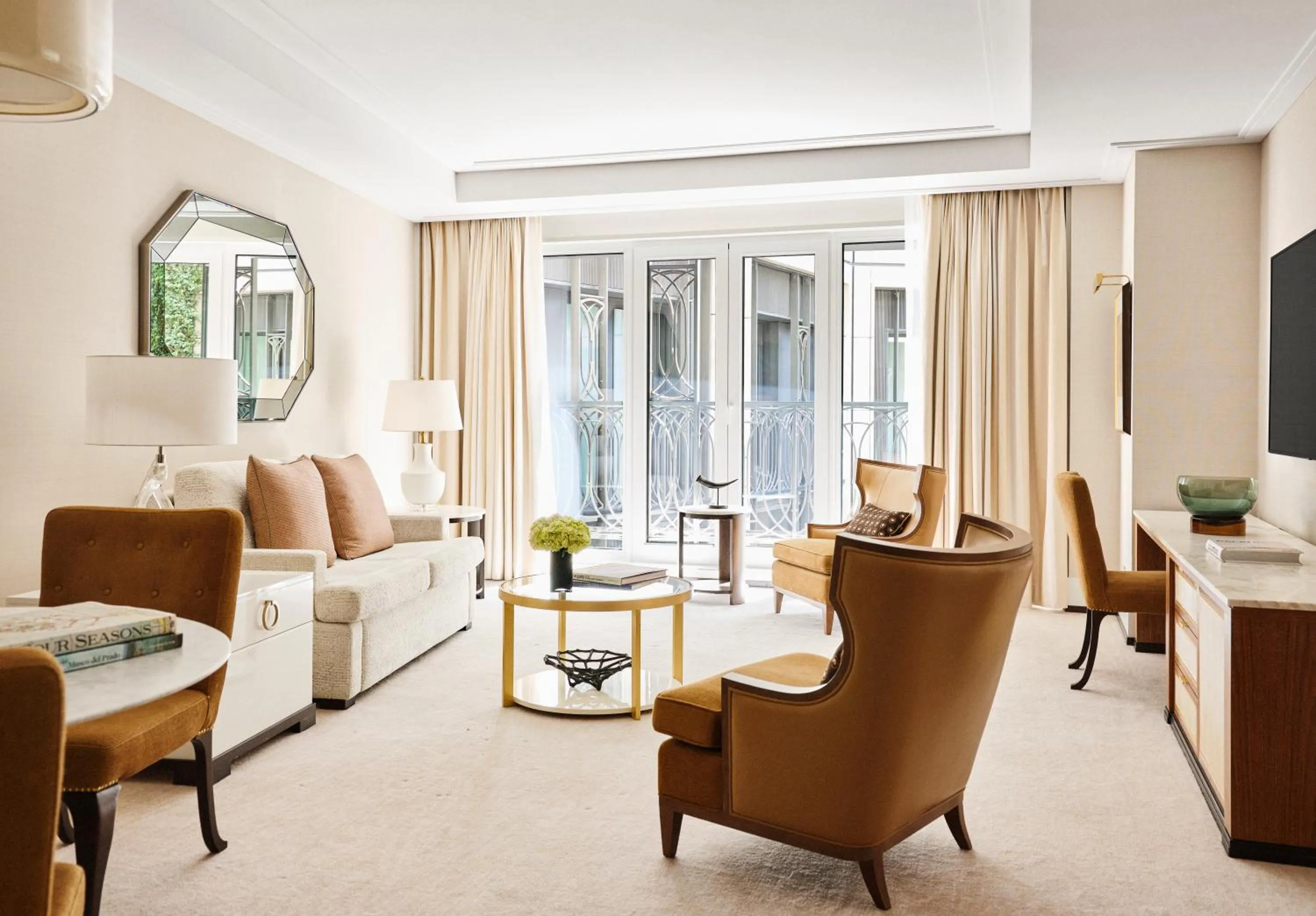 Living room in Four Seasons Hotel Madrid