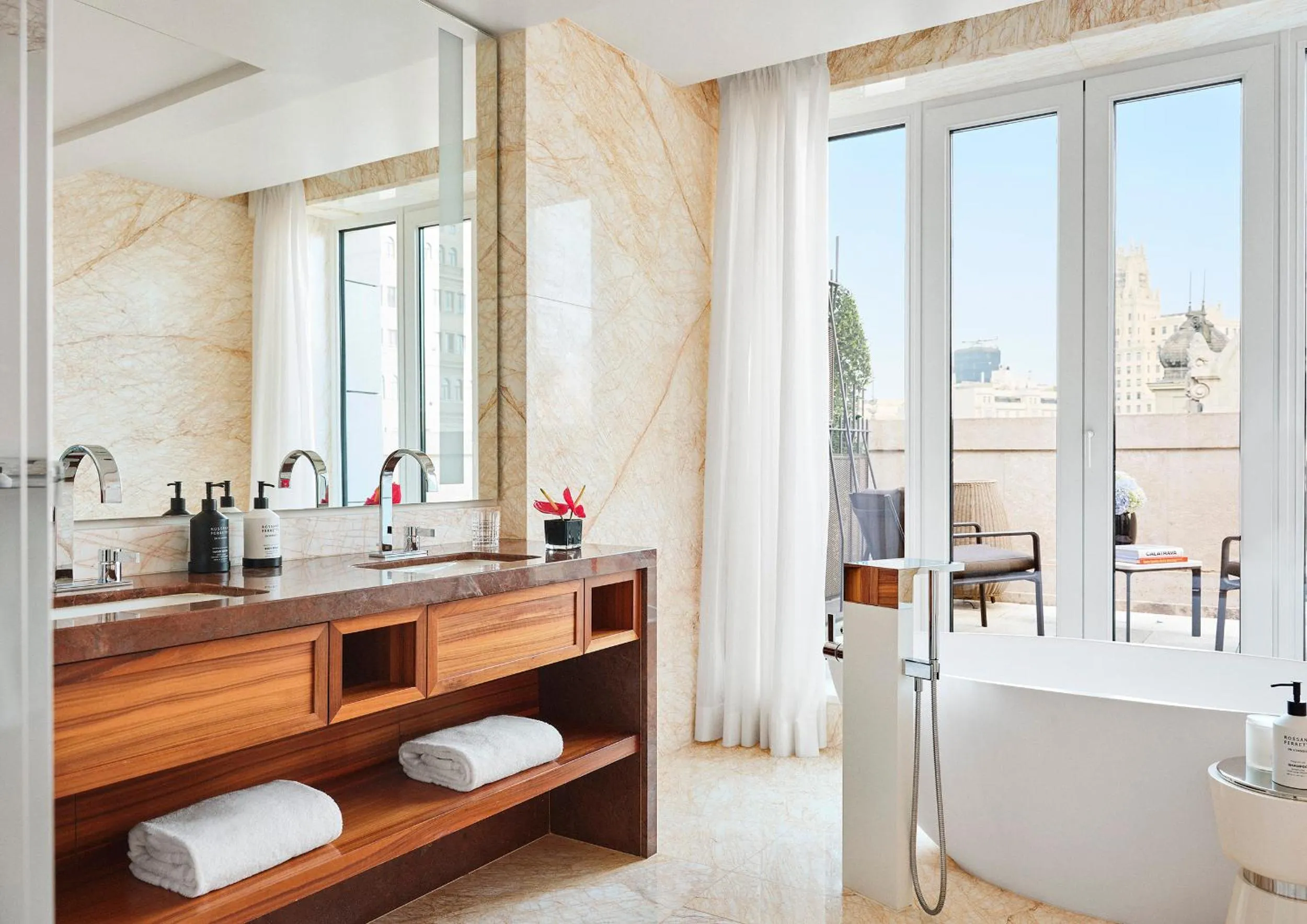 Bathroom in Four Seasons Hotel Madrid