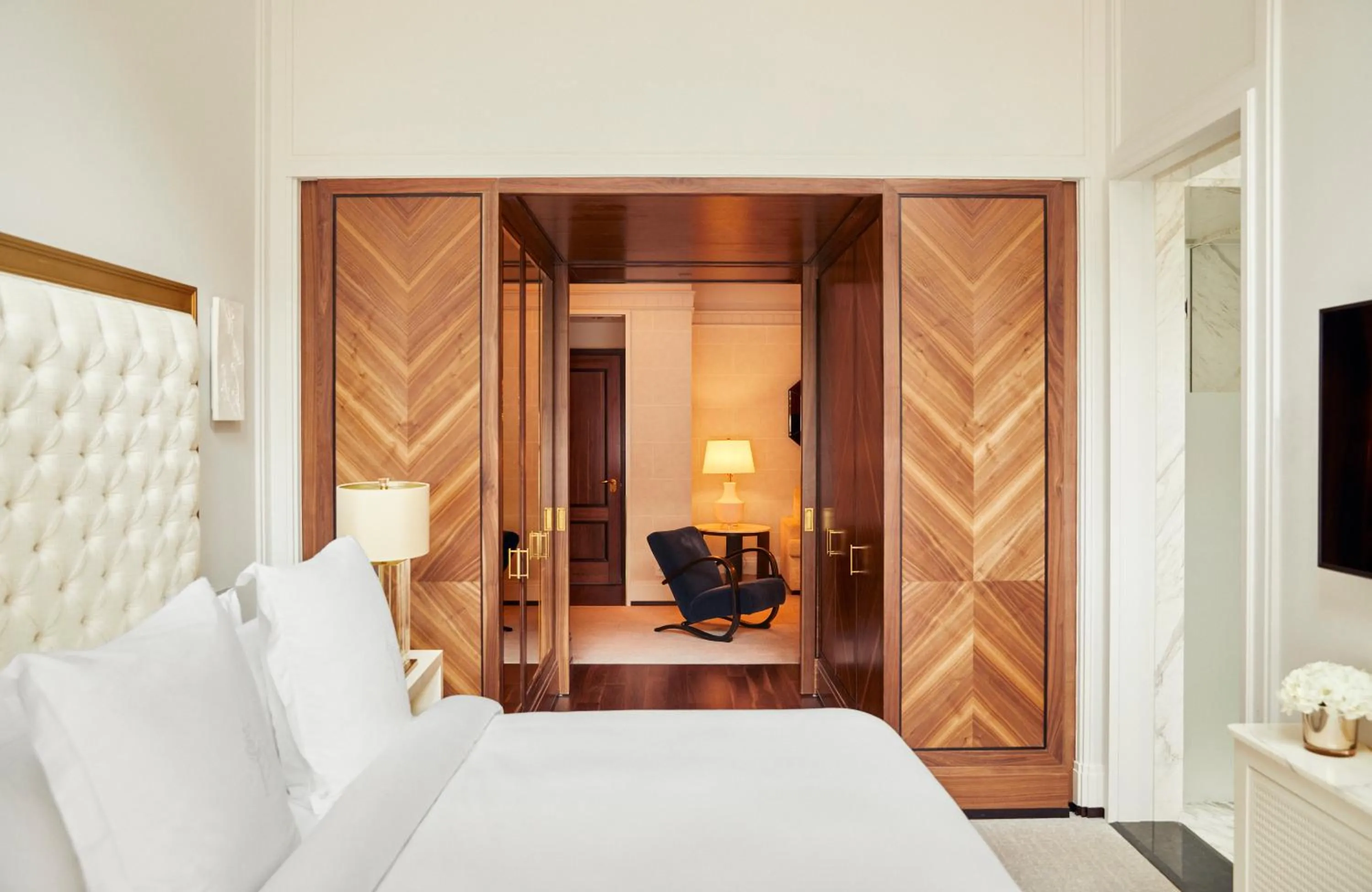 Bedroom, Bed in Four Seasons Hotel Madrid