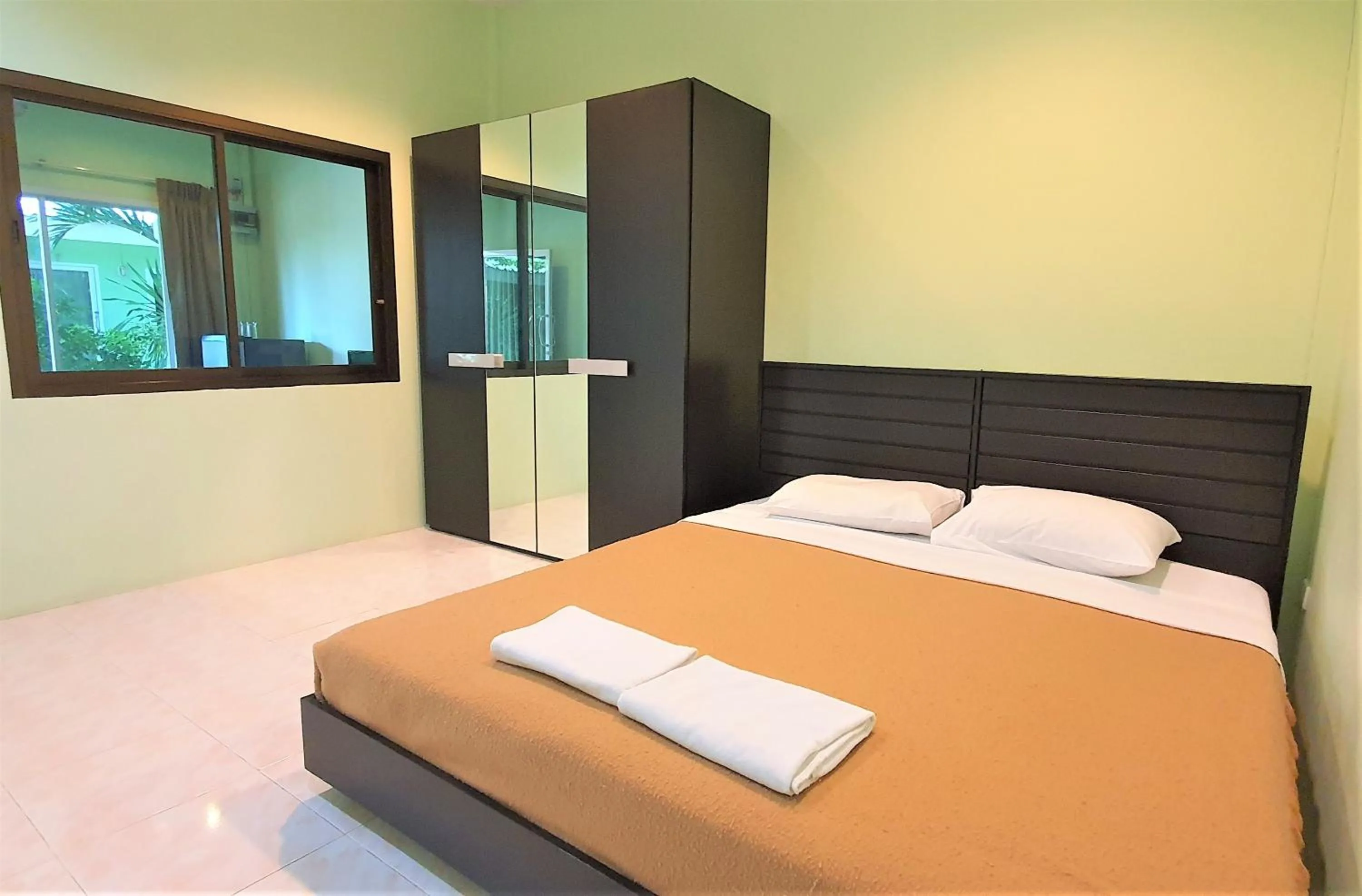 Bed in Chalong Stay Well by Palai Seafood