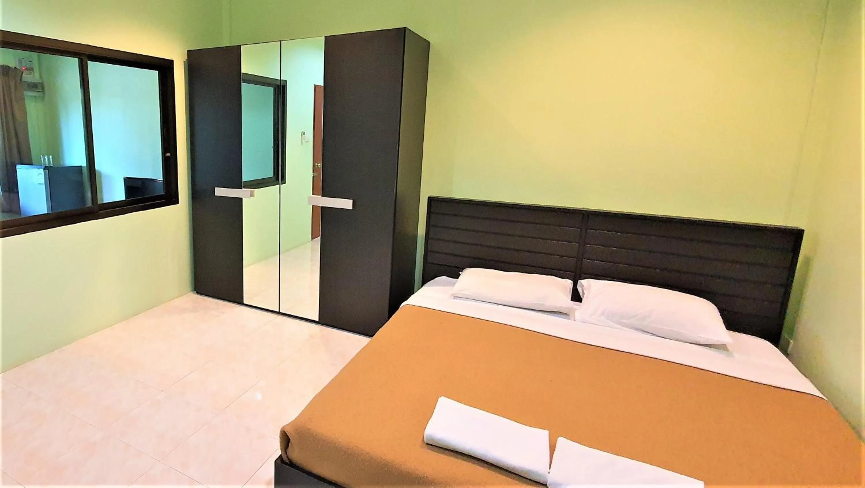 Bed in Chalong Stay Well by Palai Seafood