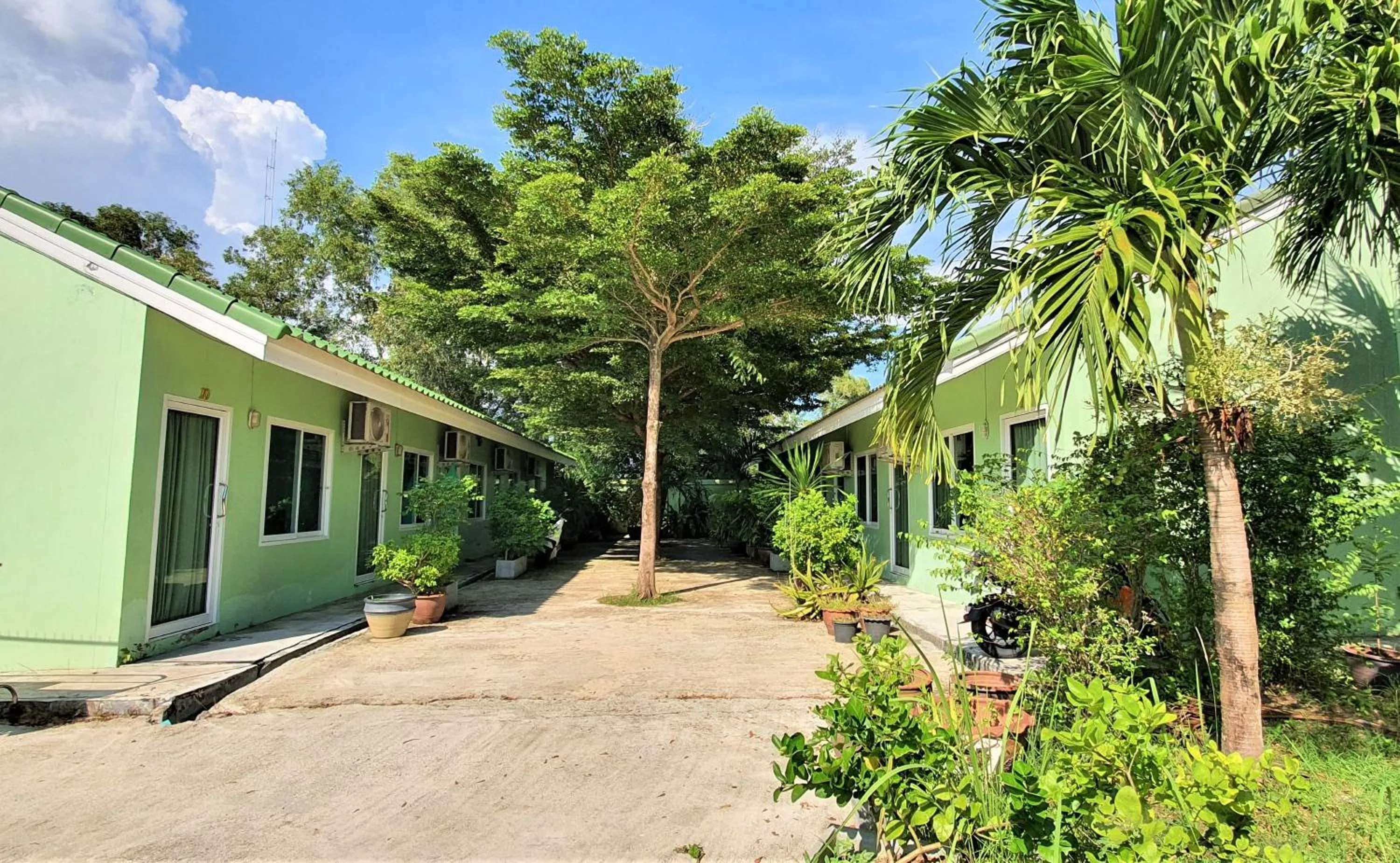 Property building in Chalong Stay Well by Palai Seafood