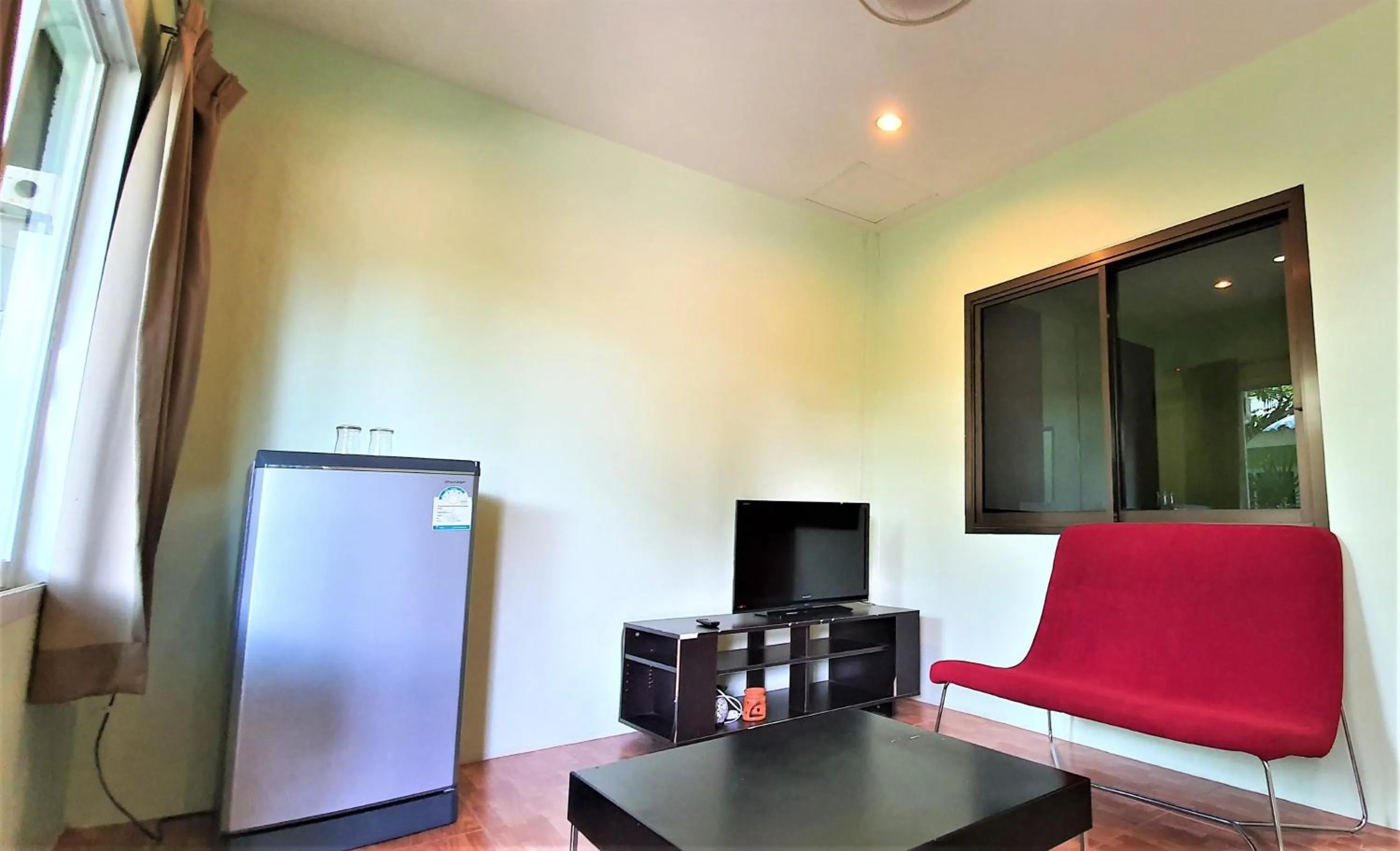 TV and multimedia in Chalong Stay Well by Palai Seafood