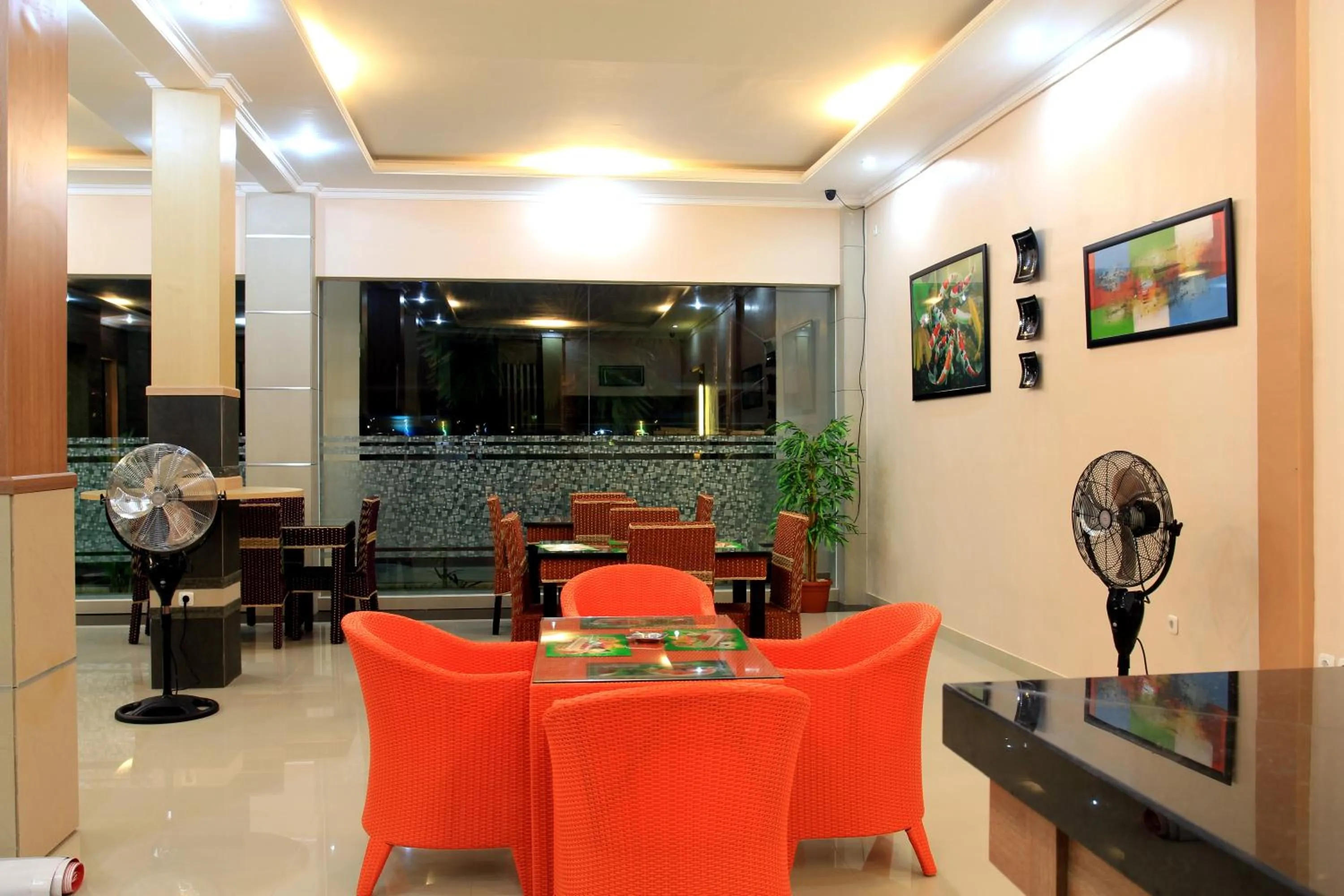 Restaurant/places to eat in Musdalifah Hotel