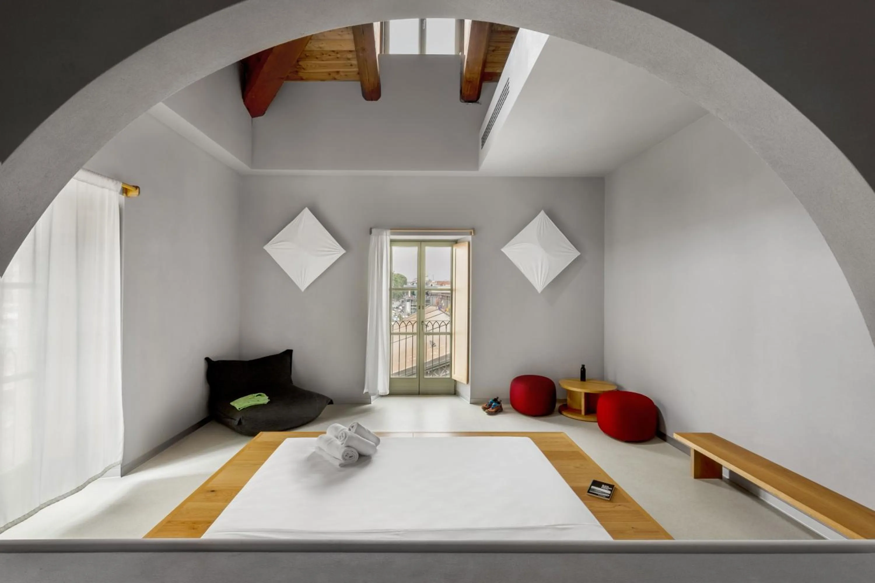 Bedroom, Bed in Combo Torino