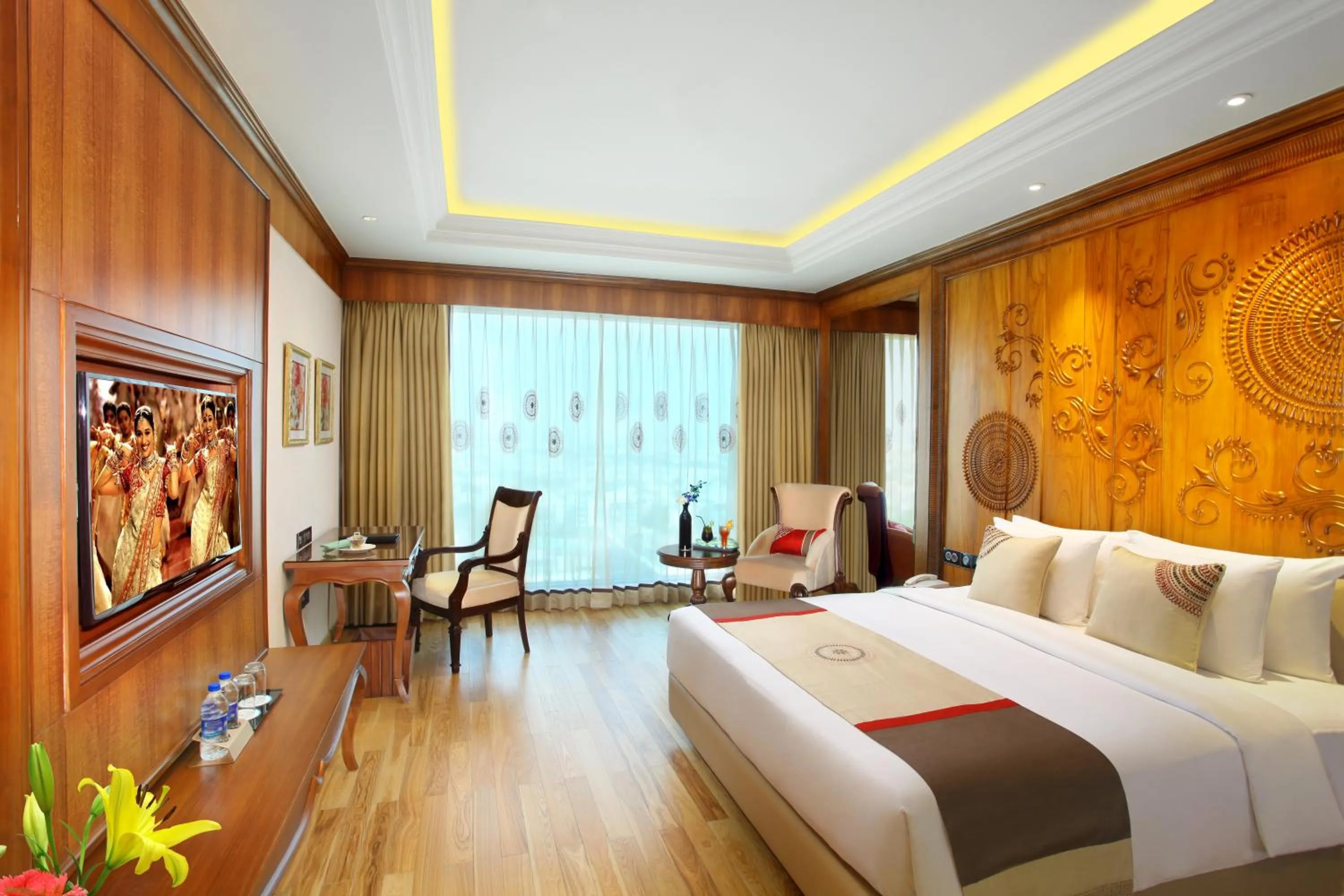 Photo of the whole room, Bed in Seven Seas Hotel