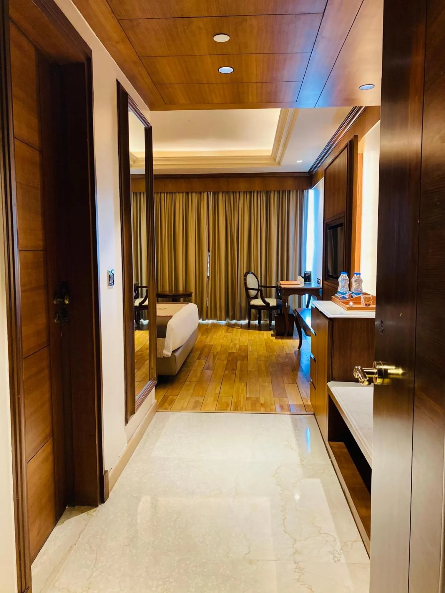 View (from property/room), Bed in Seven Seas Hotel