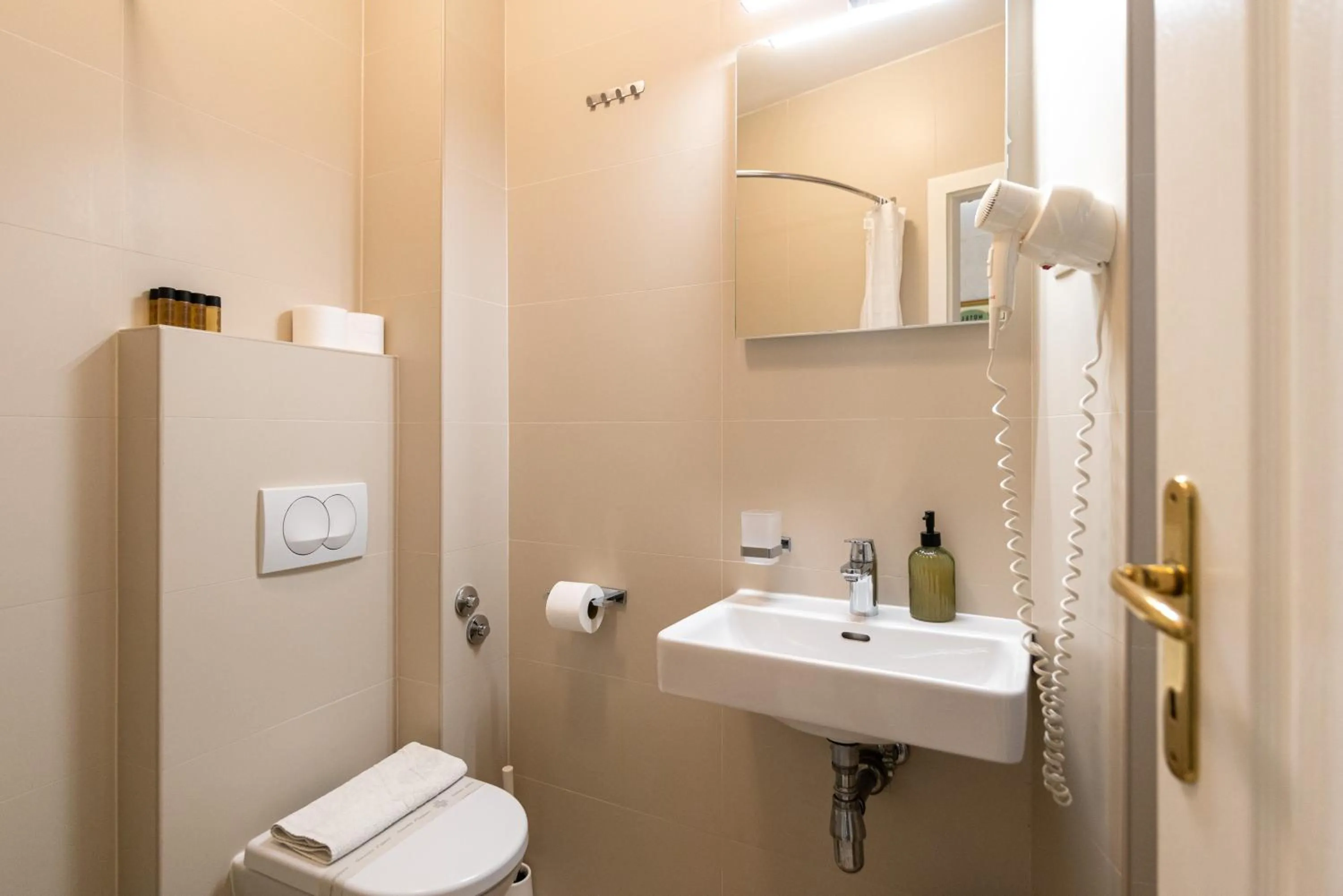 Bathroom in Ragusa City Walls Apartments