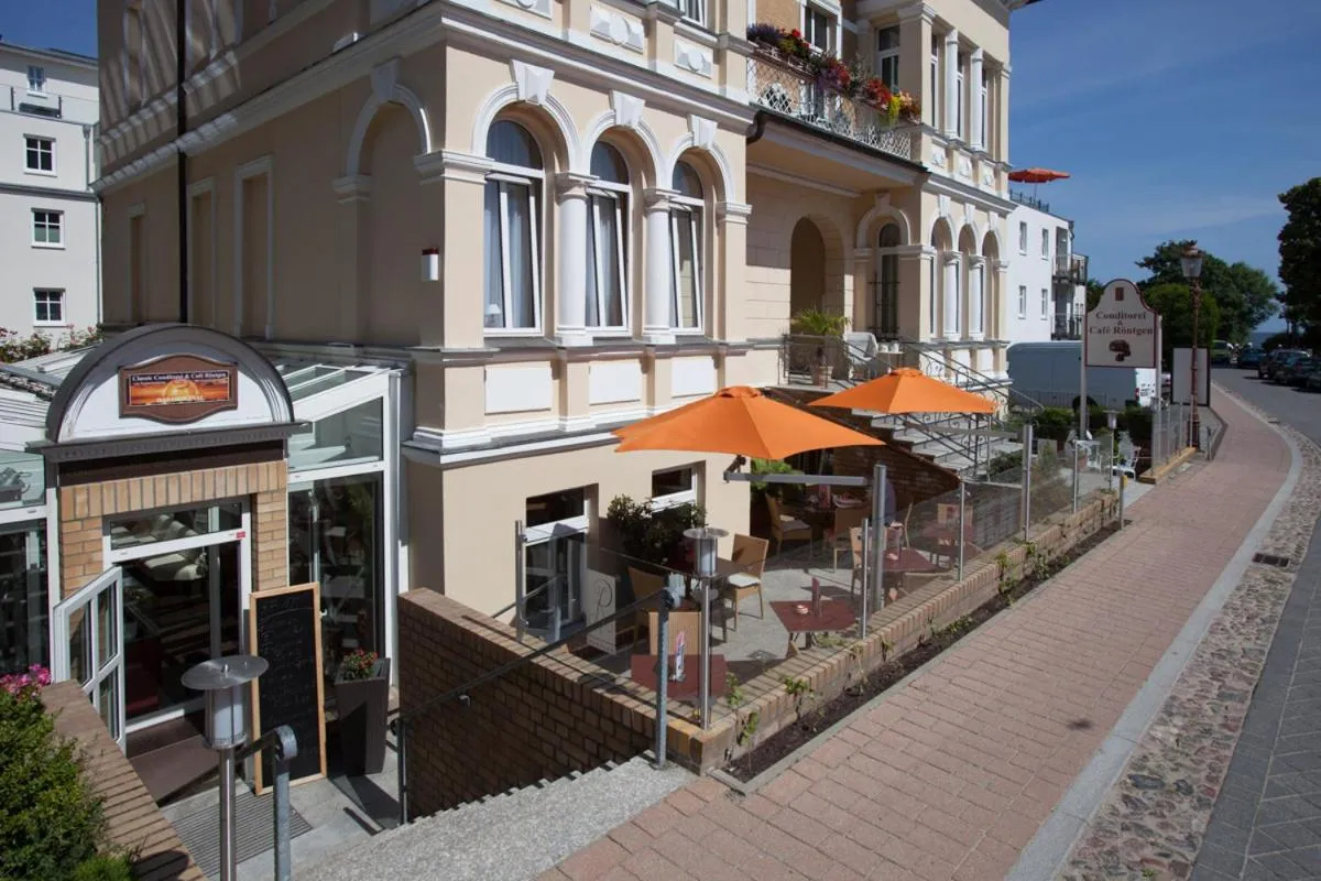 Facade/entrance in Hotel Villa Auguste Viktoria