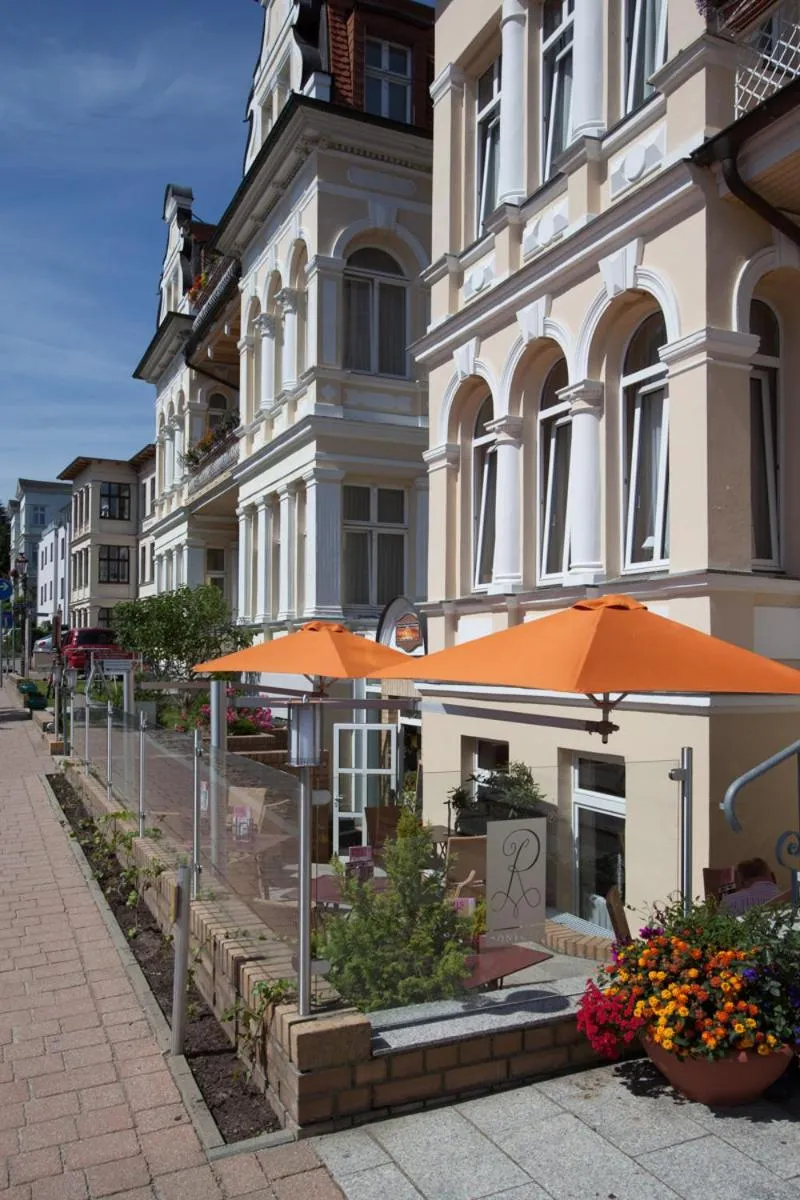 Facade/entrance in Hotel Villa Auguste Viktoria