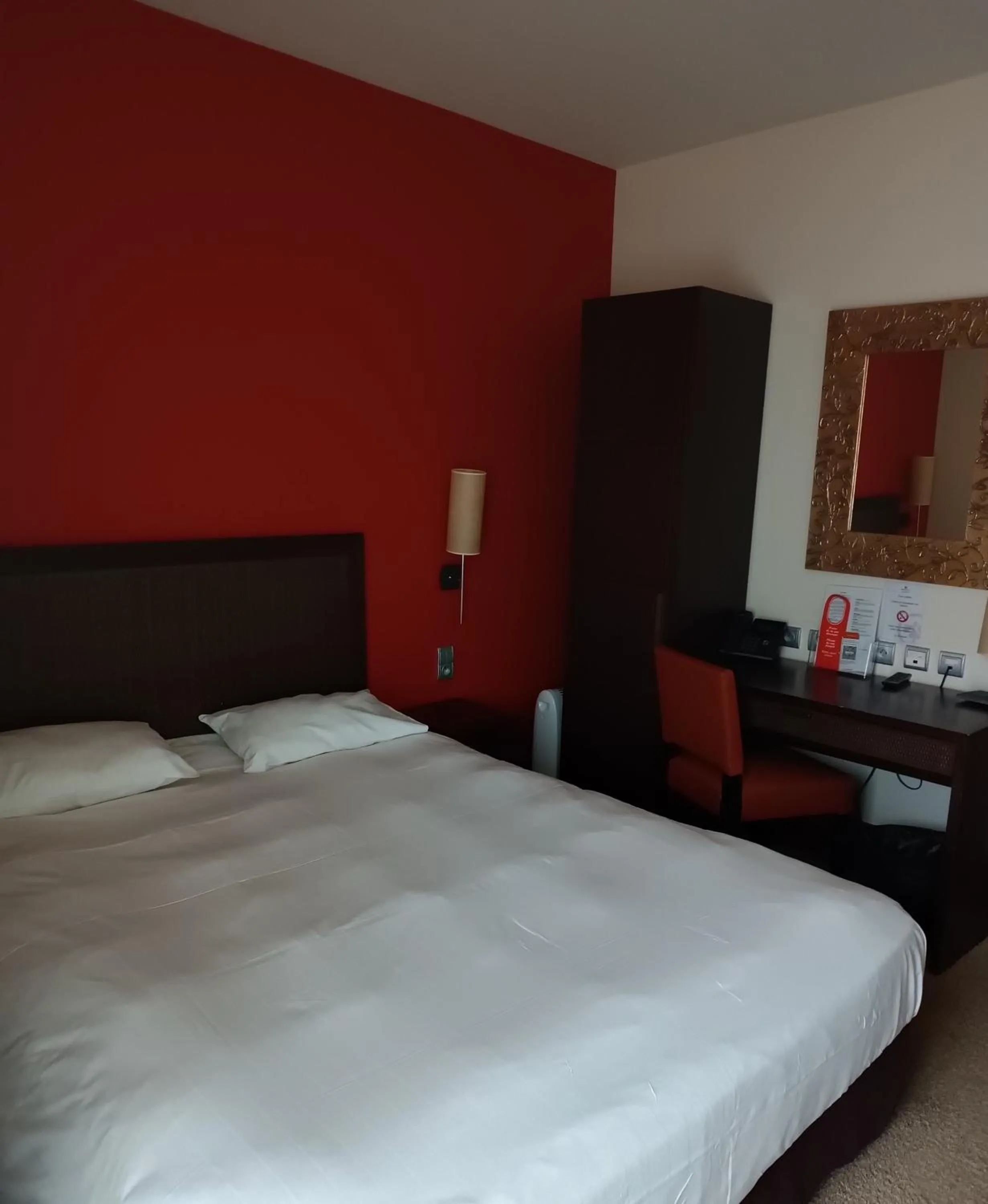 Bedroom, Bed in Le Clos Rebillotte