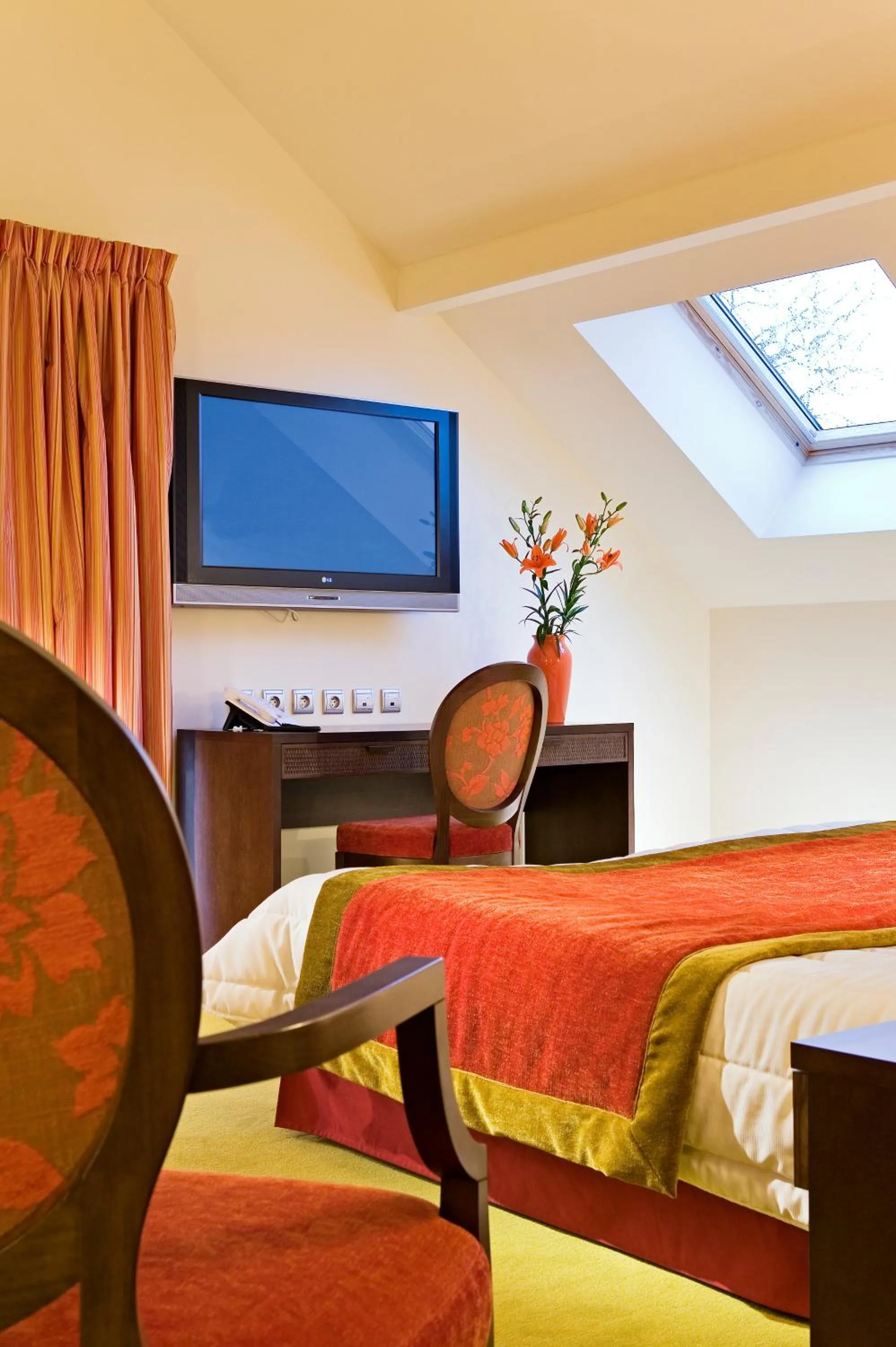 TV and multimedia, Bed in Le Clos Rebillotte