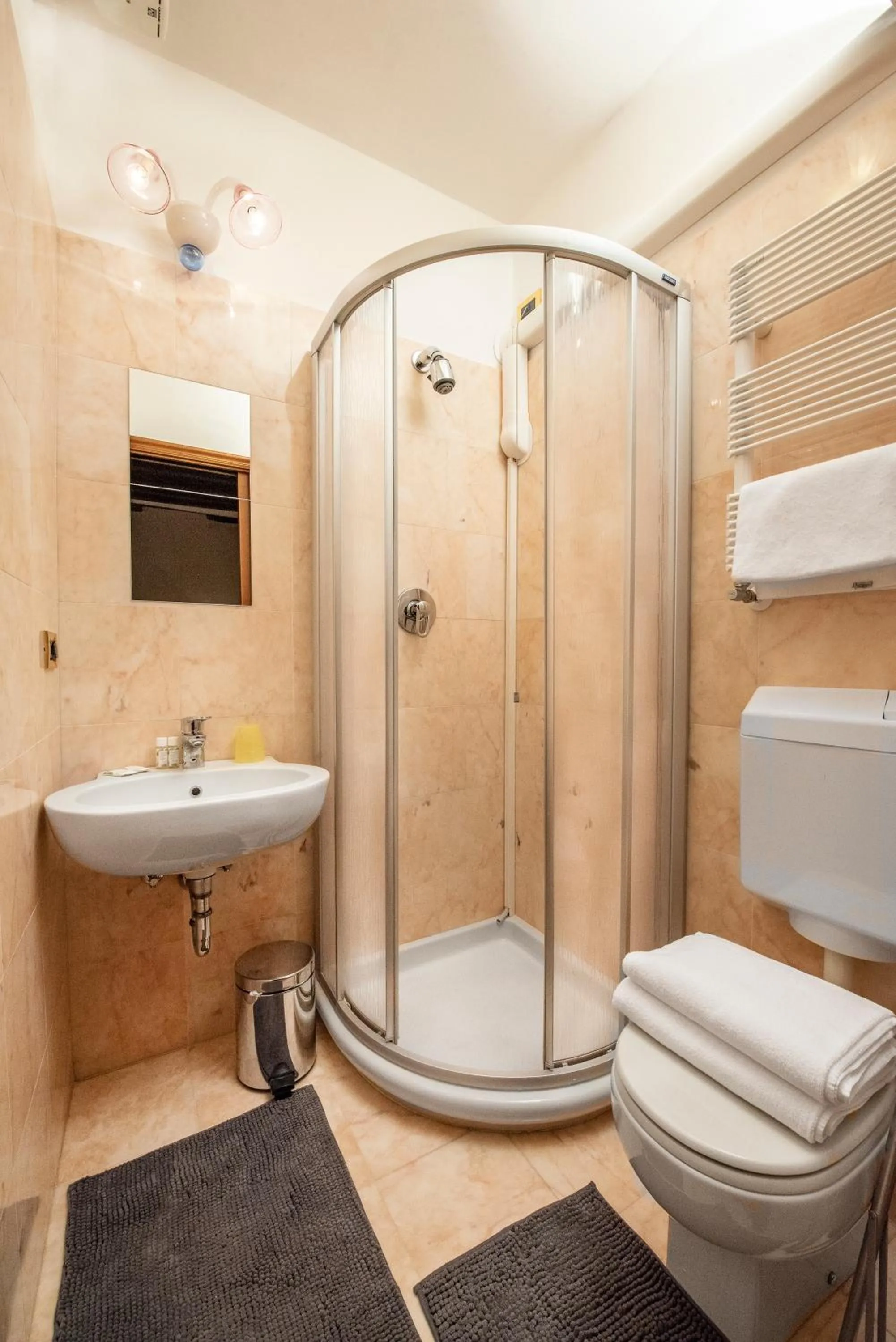 Shower in Anzolo Palace - Rooms & Apartments